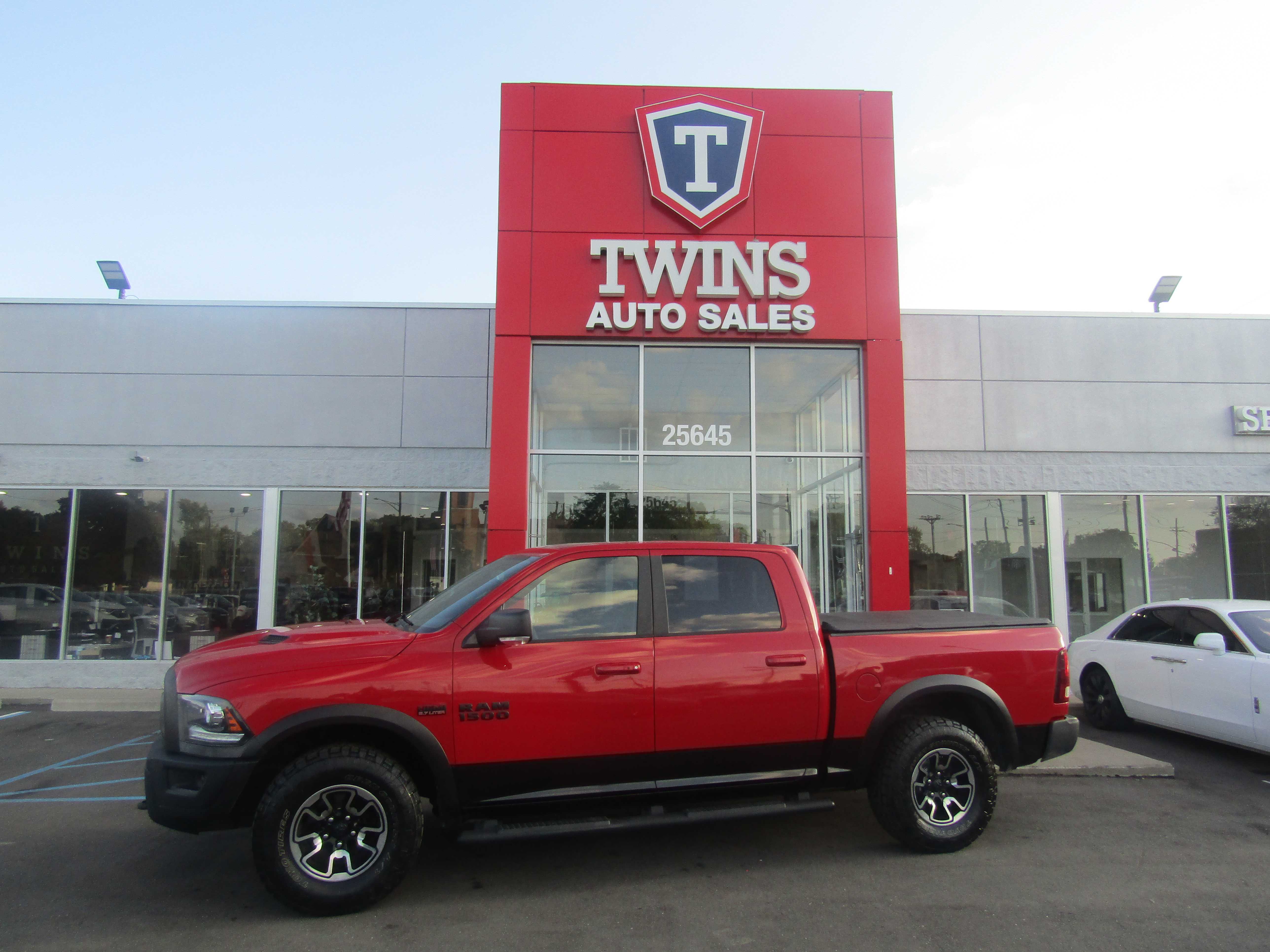 RED, 2017 RAM 1500 CREW CAB Thumnail Image 1