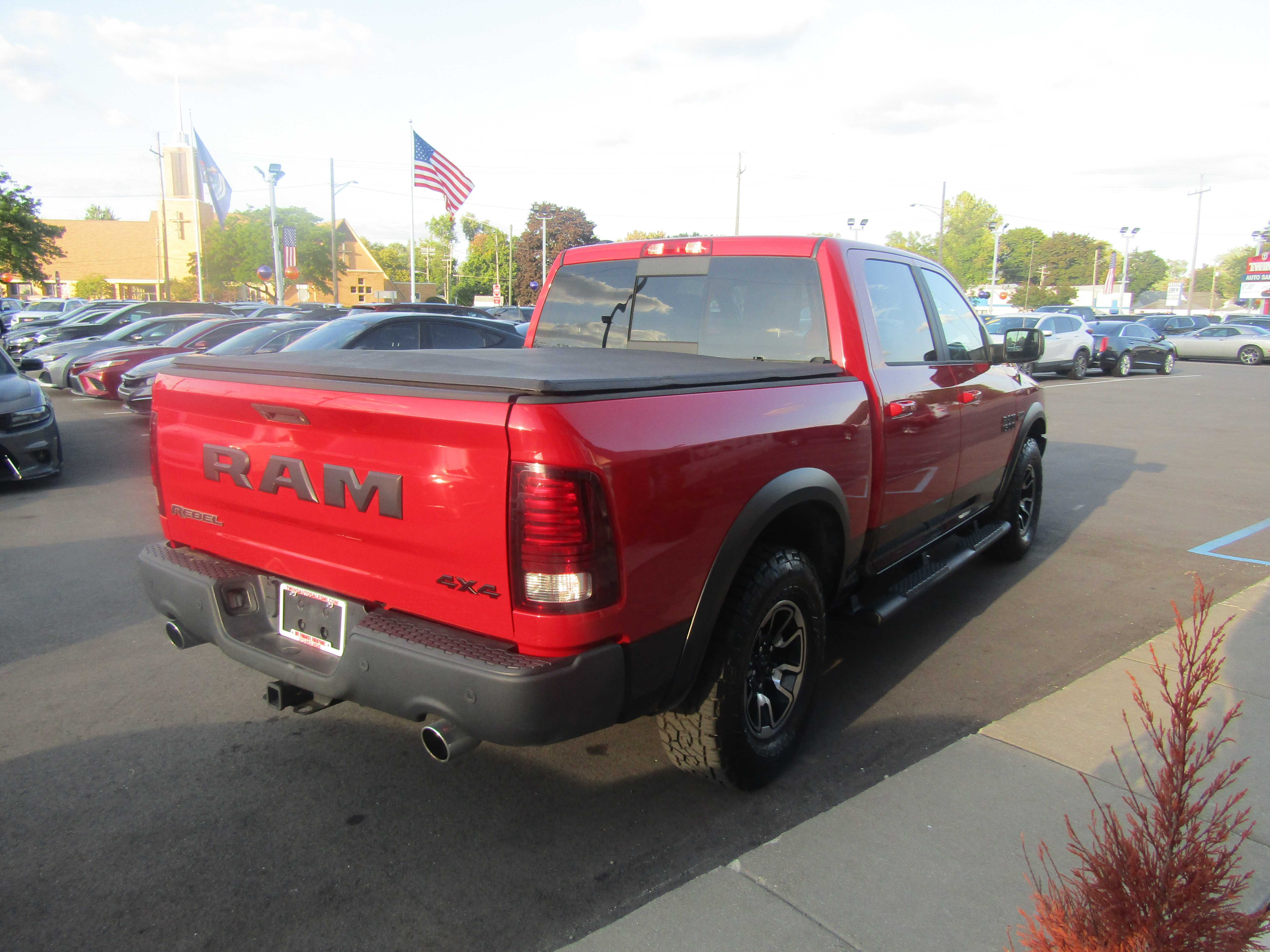 RED, 2017 RAM 1500 CREW CAB Thumnail Image 6