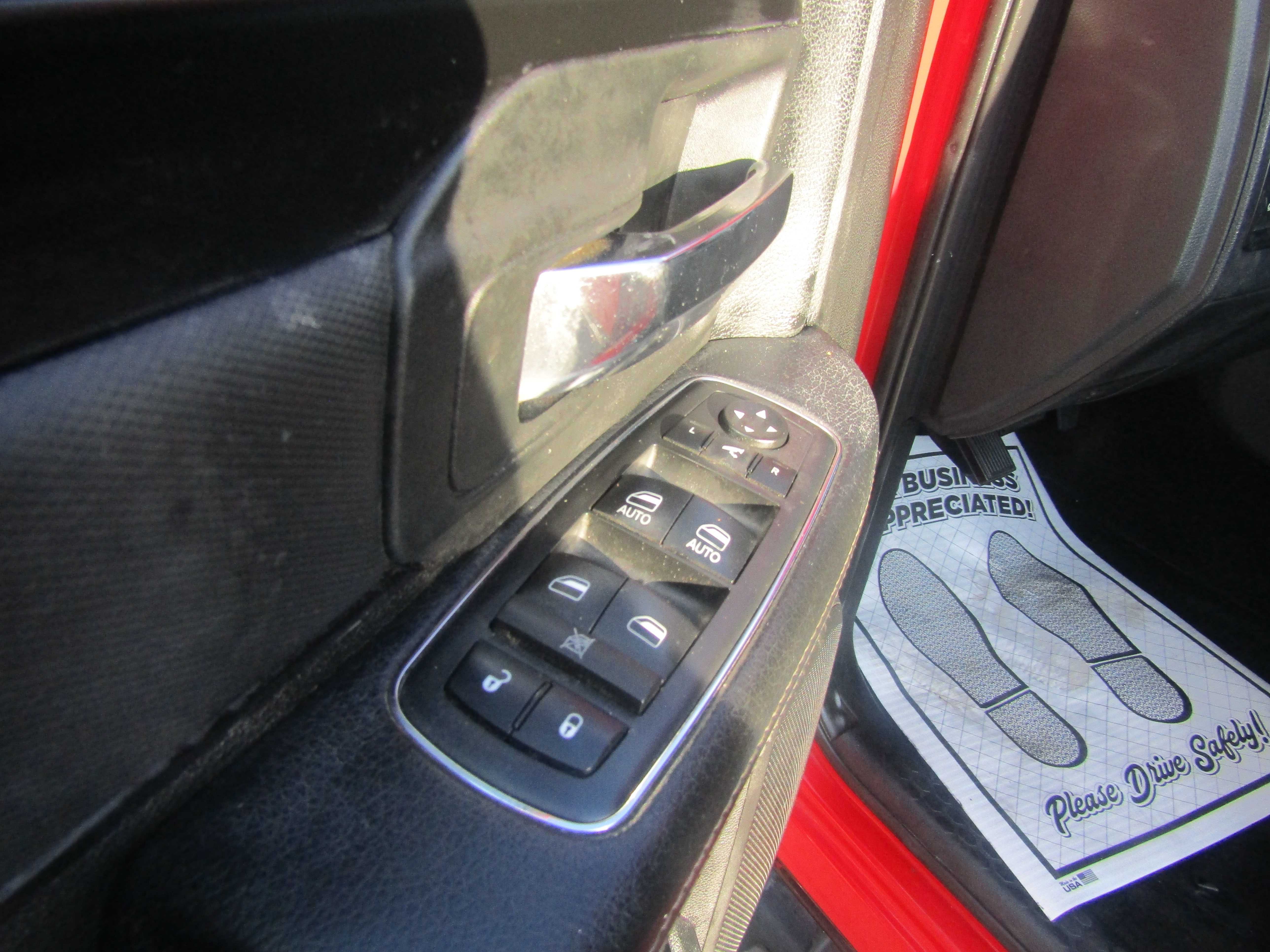 RED, 2017 RAM 1500 CREW CAB Thumnail Image 10