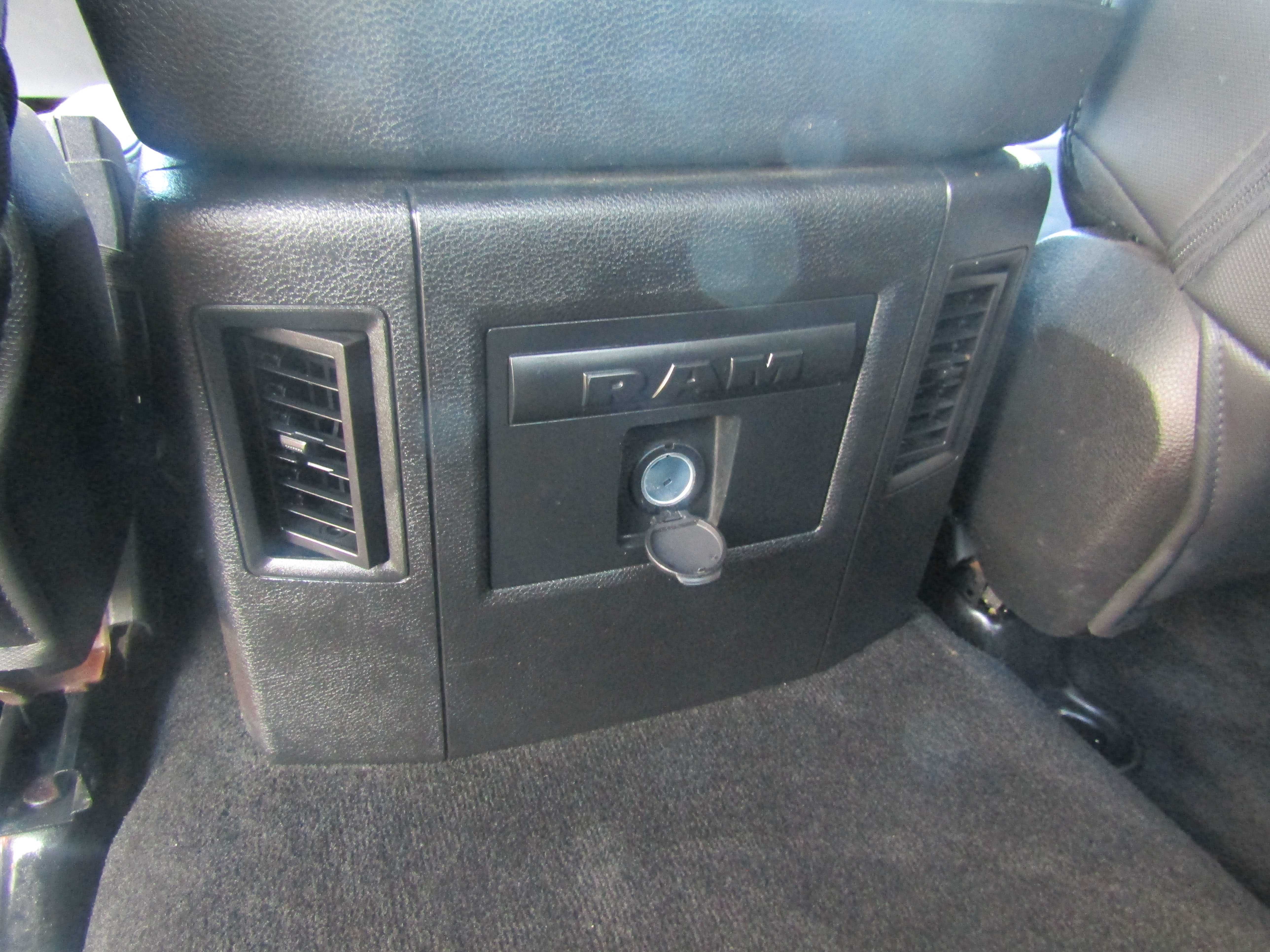 RED, 2017 RAM 1500 CREW CAB Thumnail Image 14