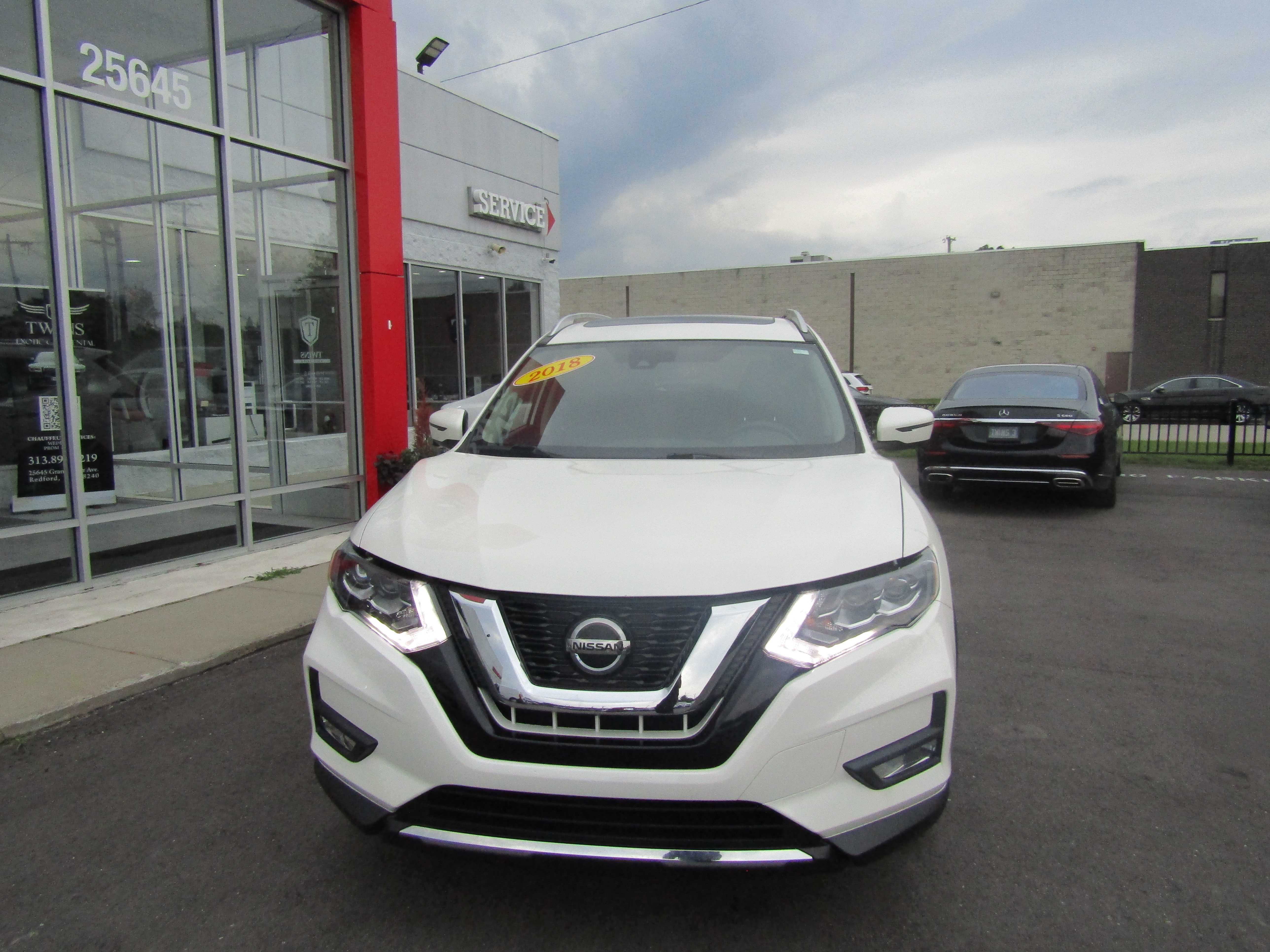 WHITE, 2018 NISSAN ROGUE Thumnail Image 3