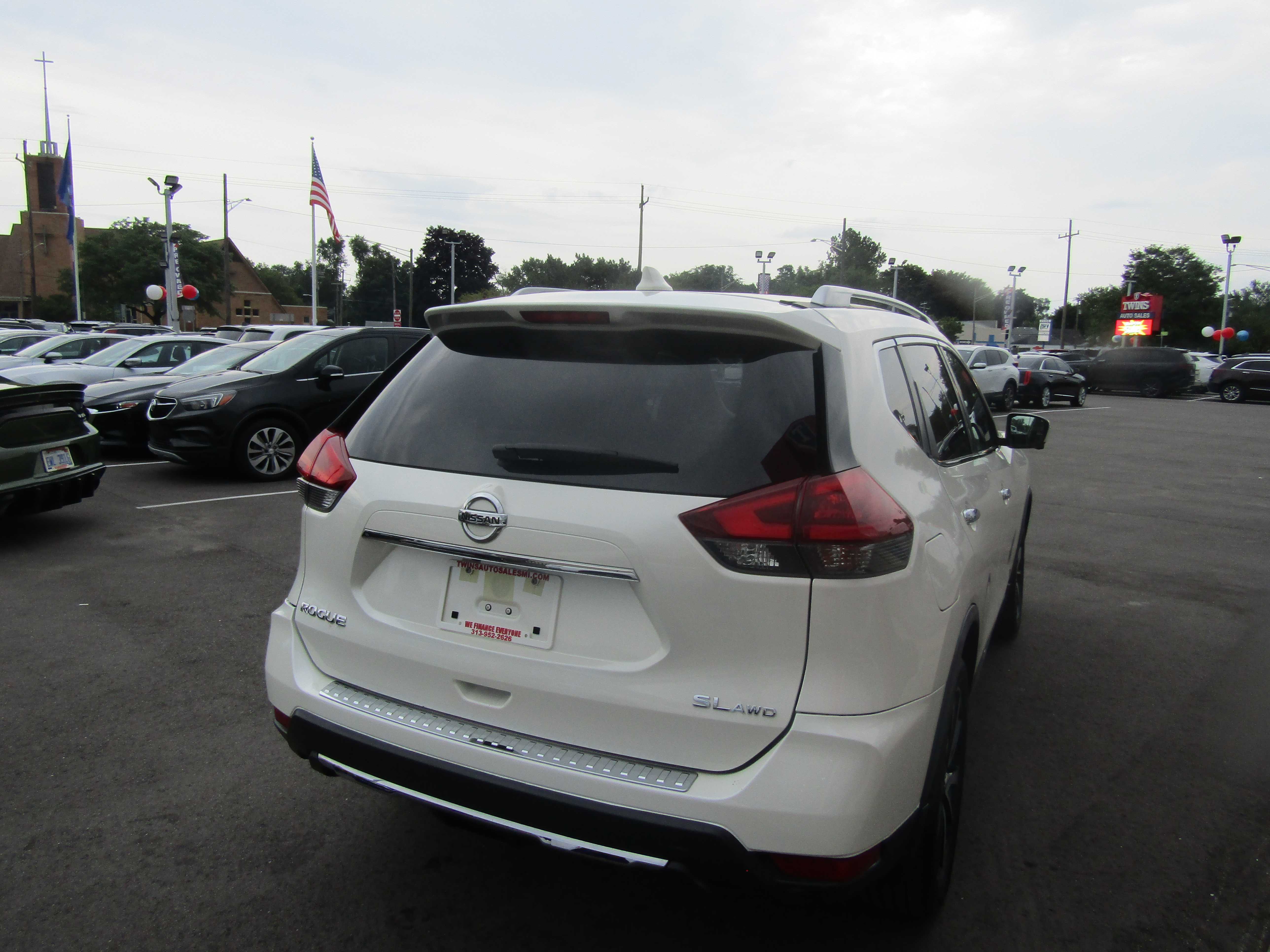 WHITE, 2018 NISSAN ROGUE Thumnail Image 5