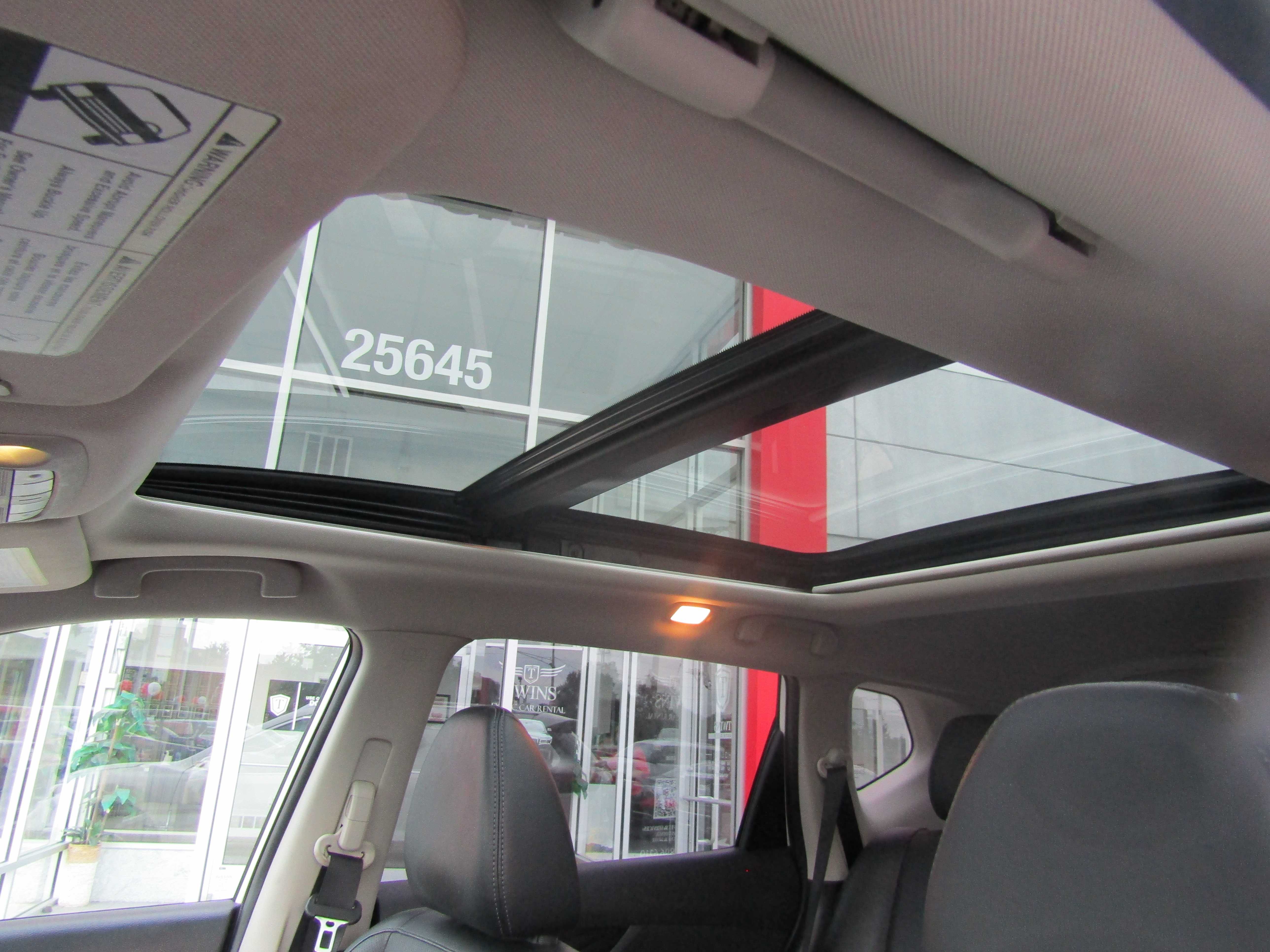 WHITE, 2018 NISSAN ROGUE Thumnail Image 10