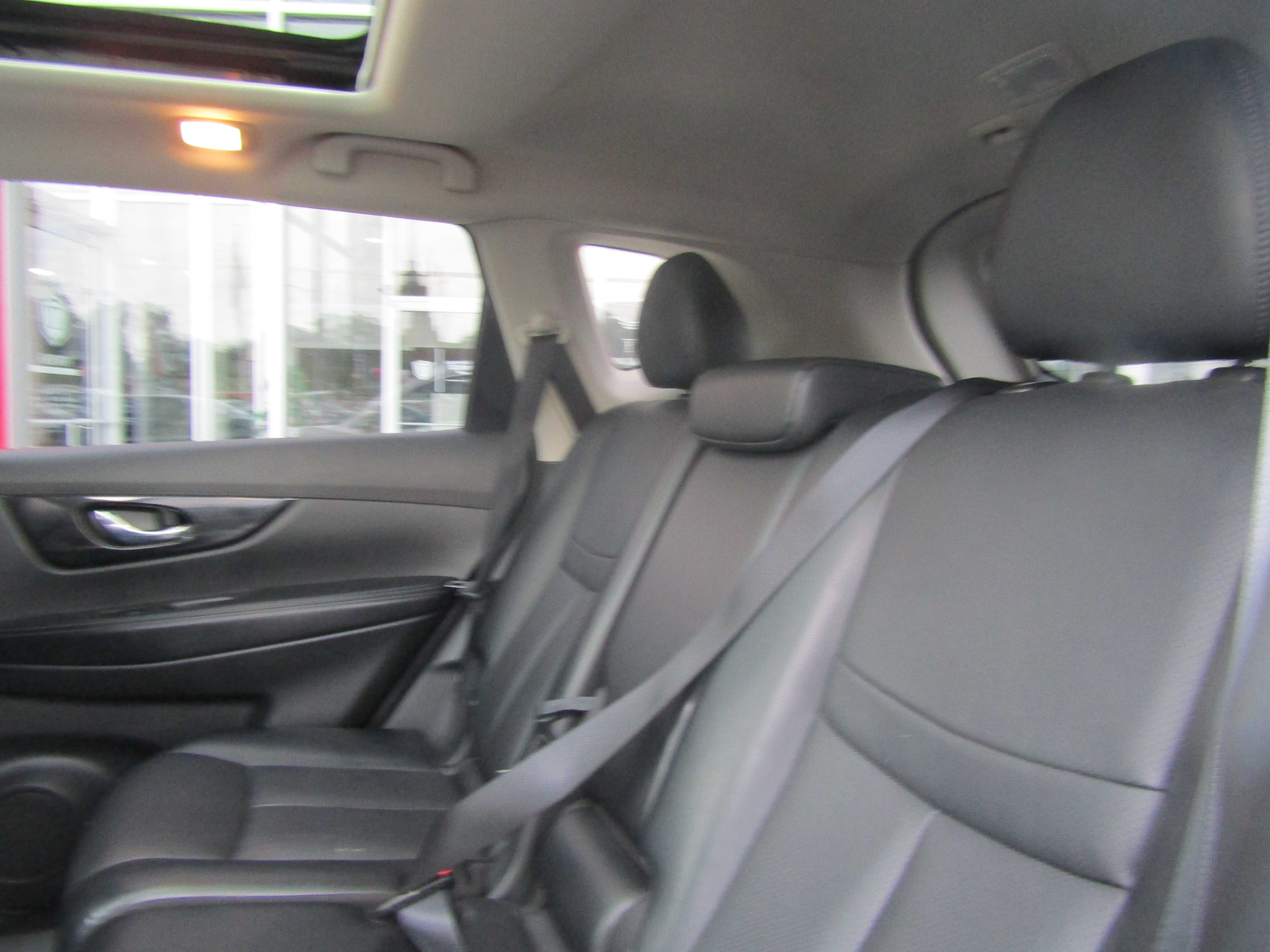 WHITE, 2018 NISSAN ROGUE Thumnail Image 11