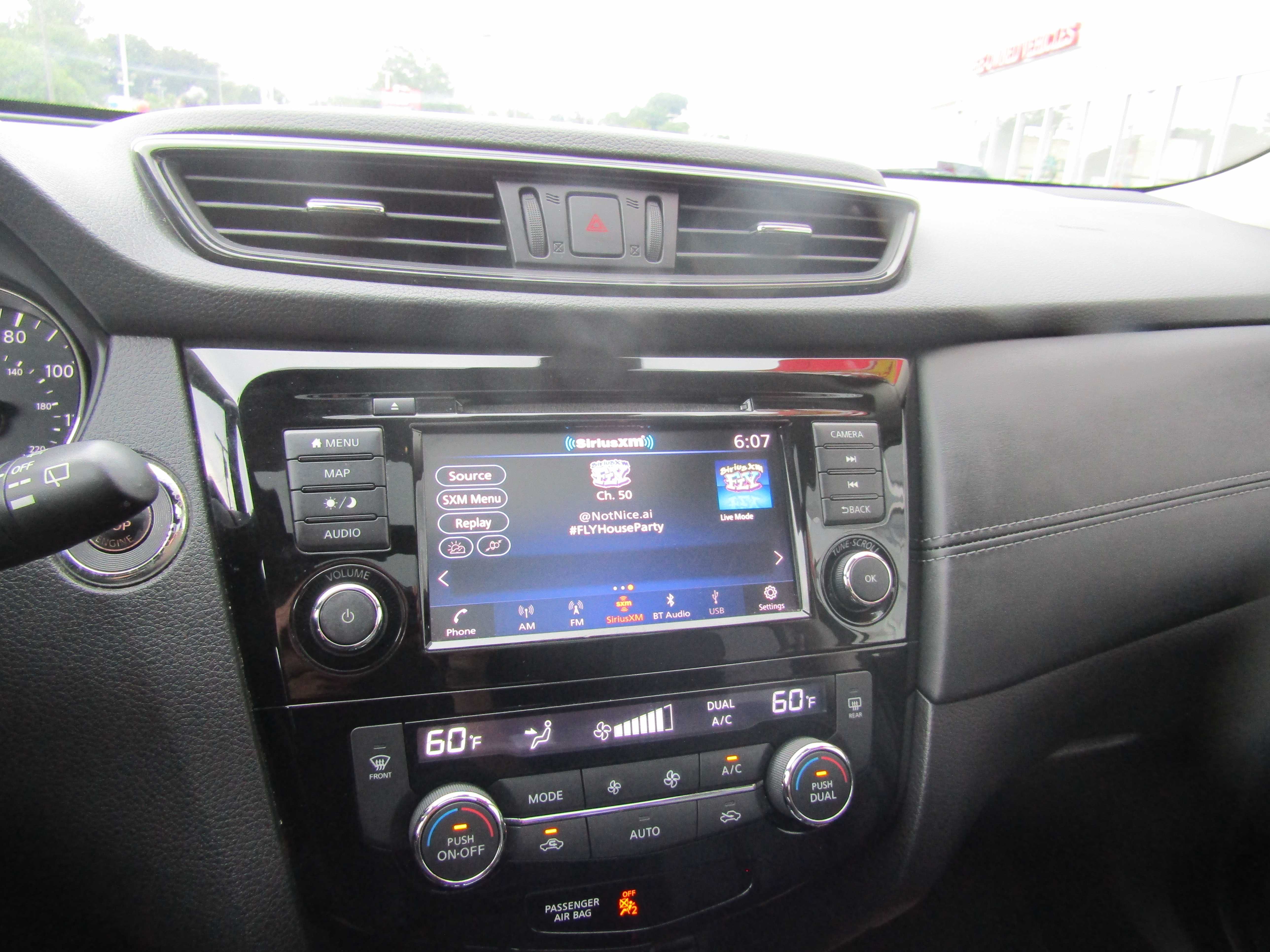 WHITE, 2018 NISSAN ROGUE Thumnail Image 12