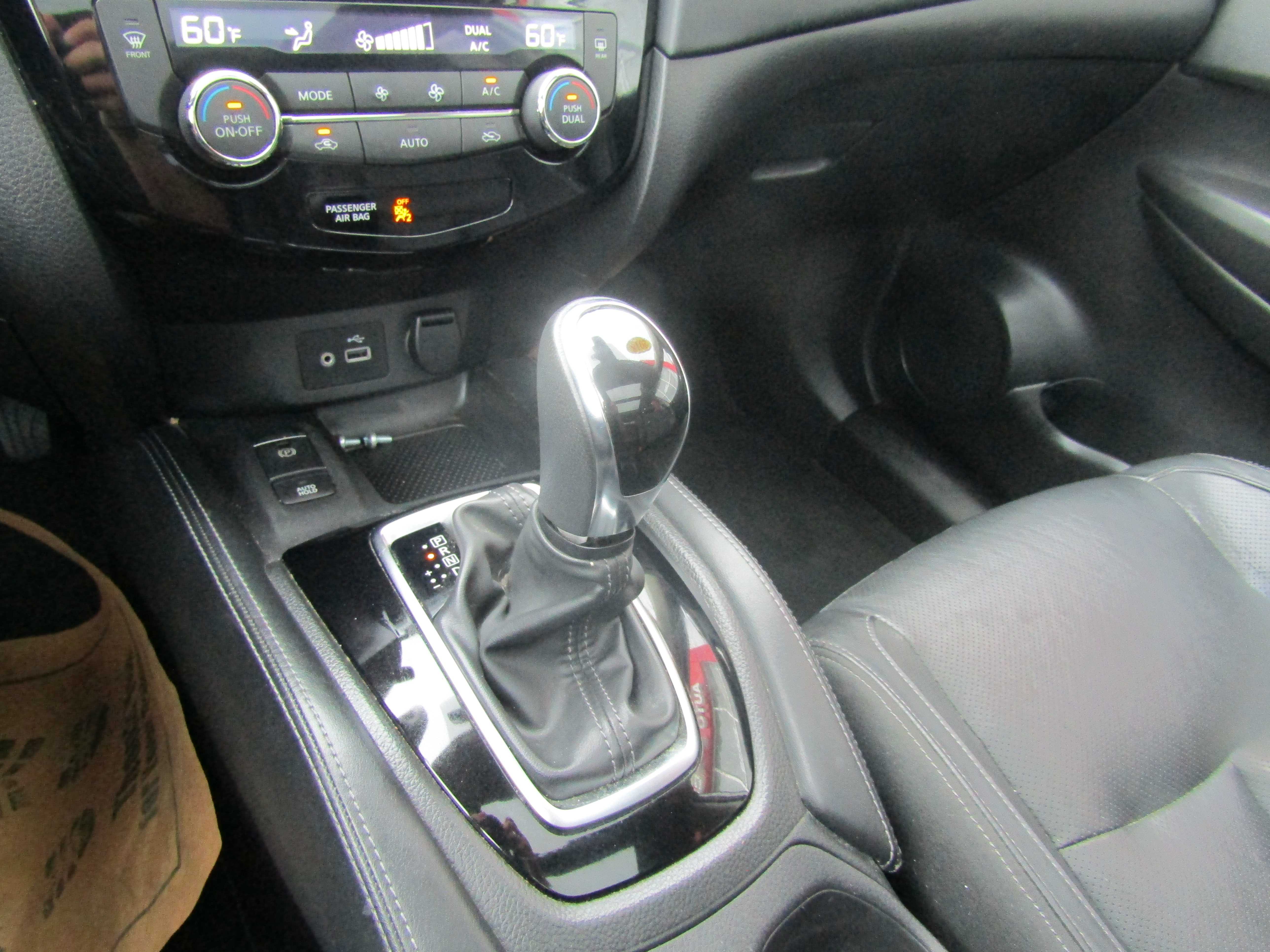 WHITE, 2018 NISSAN ROGUE Thumnail Image 15
