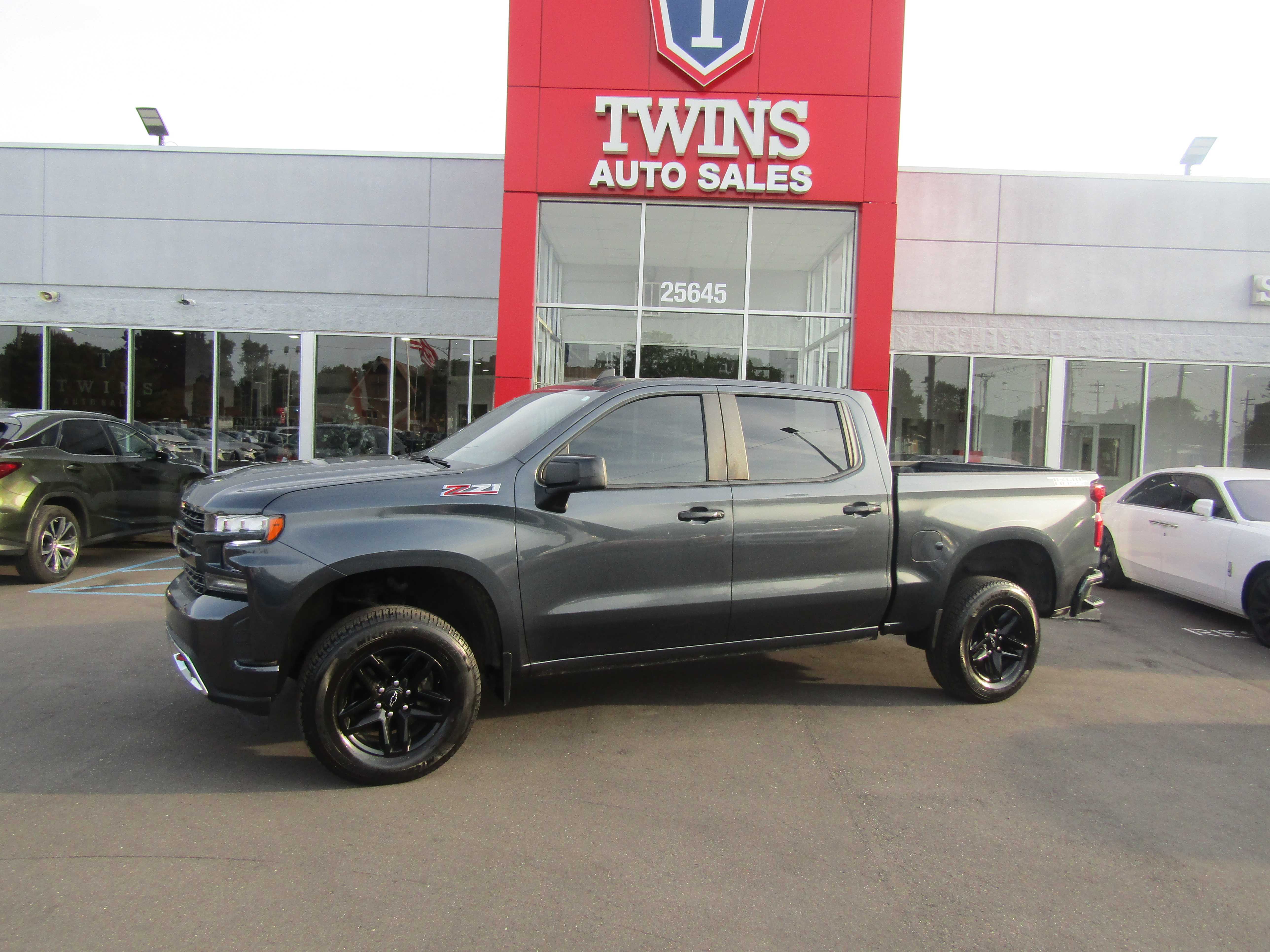 BLUE, 2021 CHEVROLET SILVERADO 1500 CREW CAB Thumnail Image 2