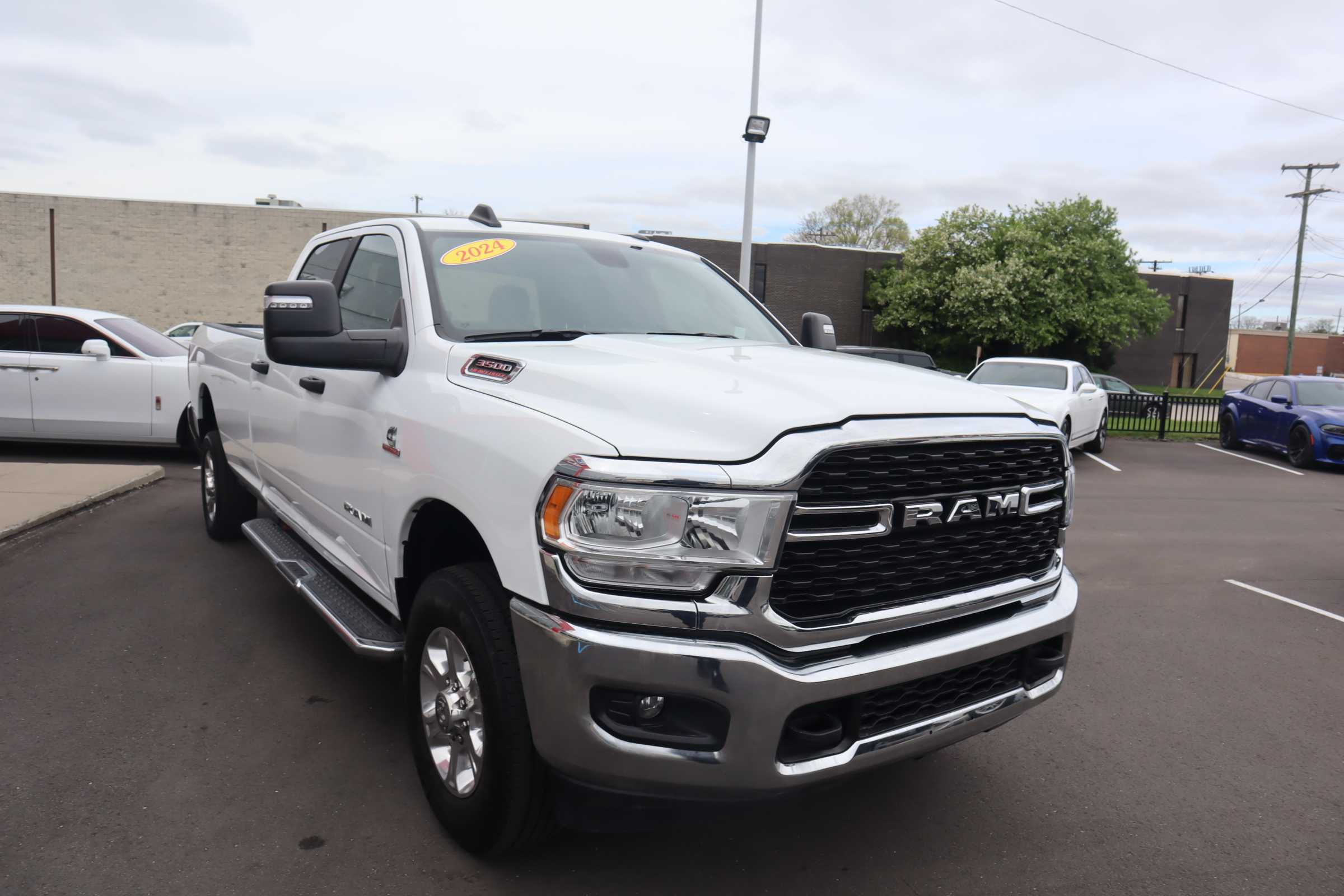WHITE, 2024 RAM 3500 CREW CAB Thumnail Image 5