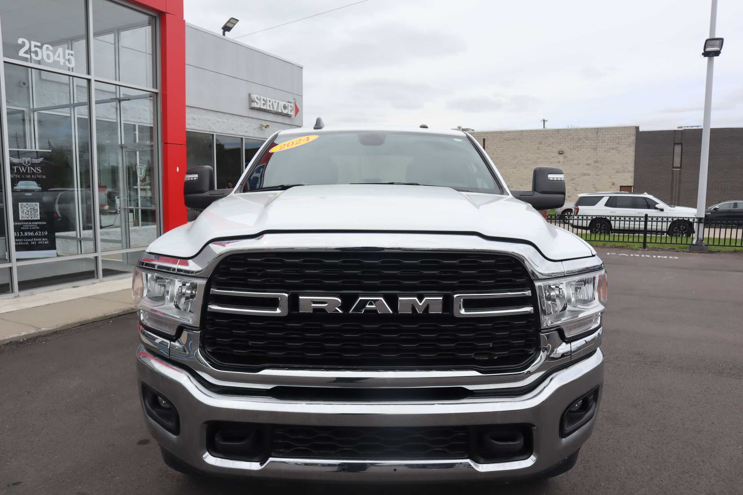 WHITE, 2024 RAM 3500 CREW CAB Thumnail Image 6