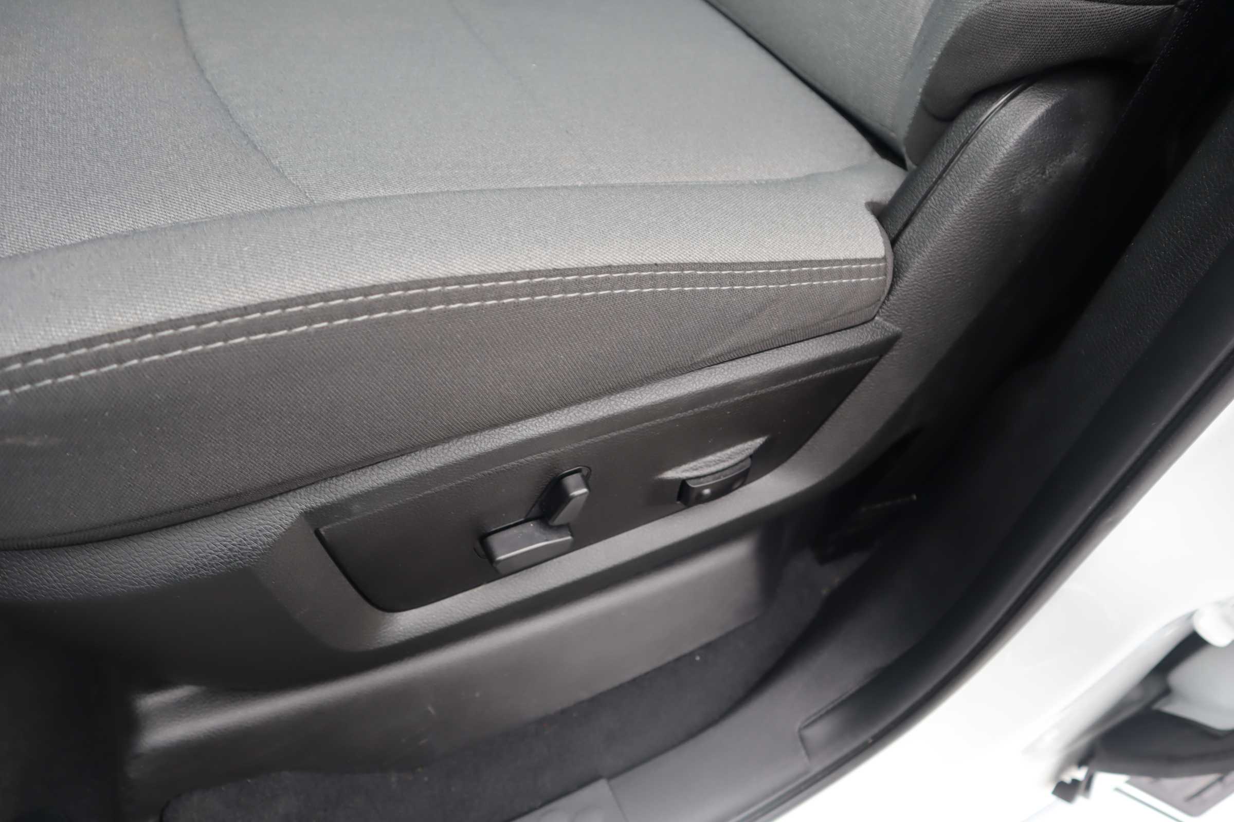 WHITE, 2024 RAM 3500 CREW CAB Thumnail Image 10