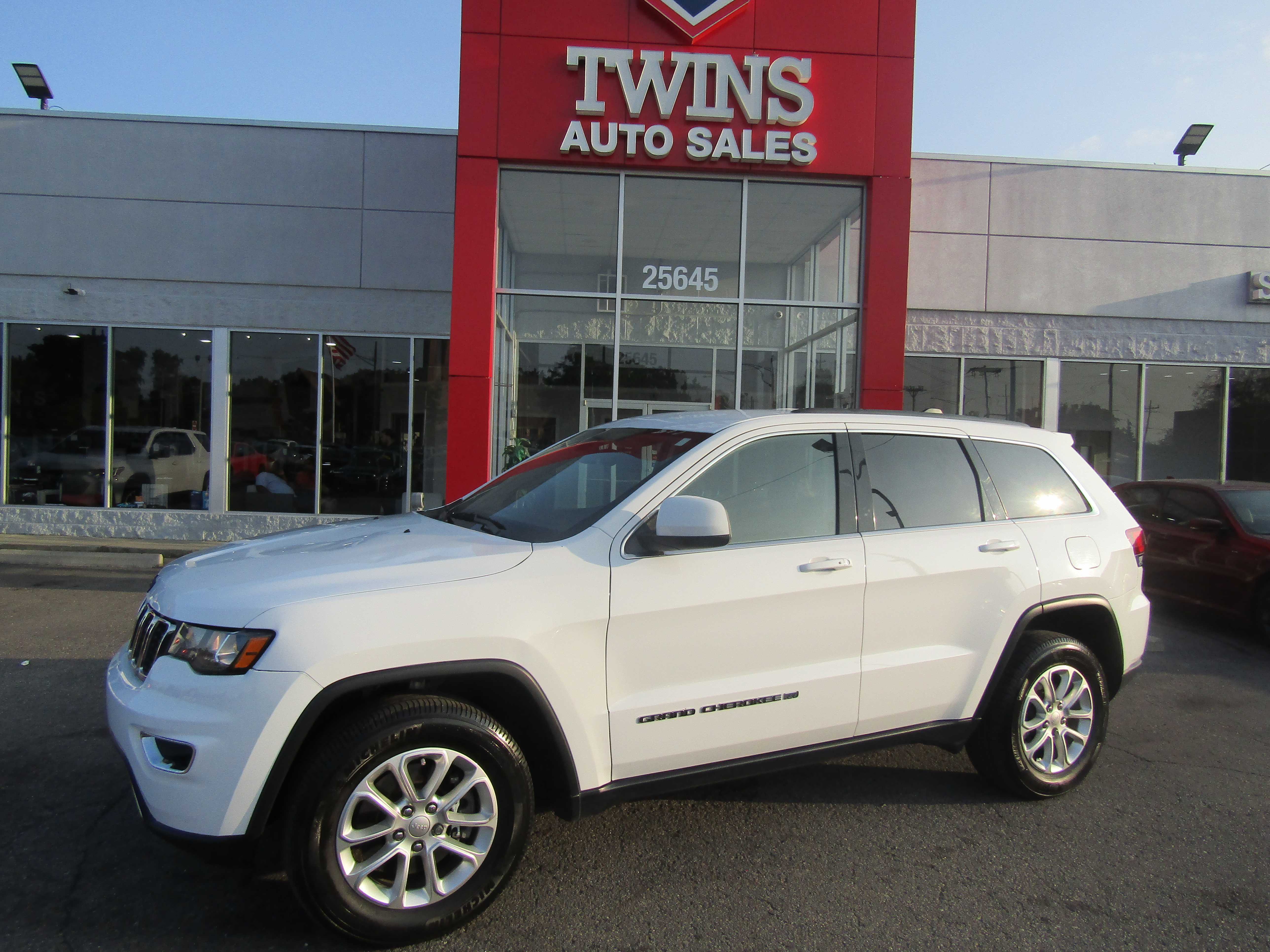 WHITE, 2022 JEEP GRAND CHEROKEE Thumnail Image 2