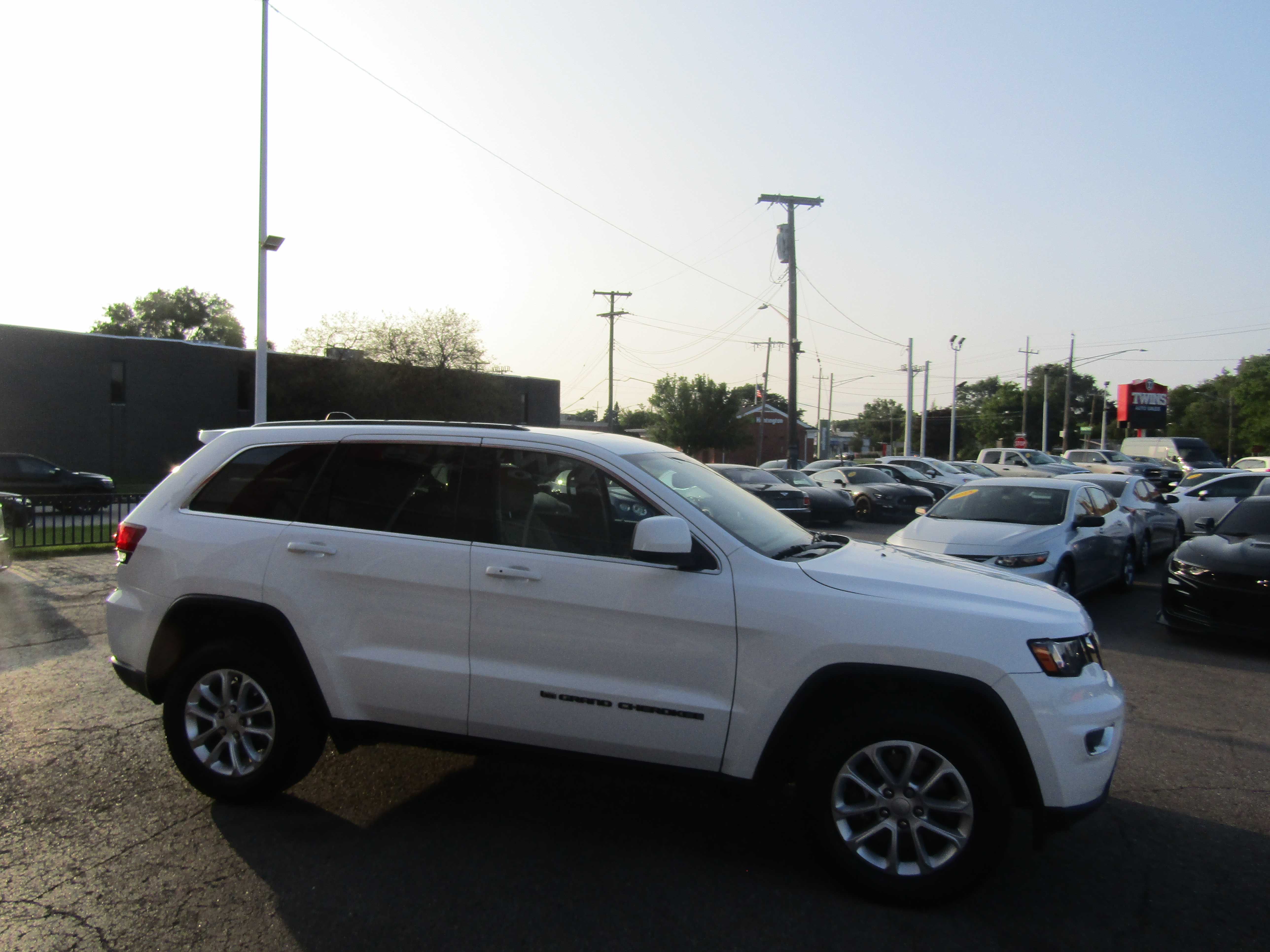 WHITE, 2022 JEEP GRAND CHEROKEE Thumnail Image 5
