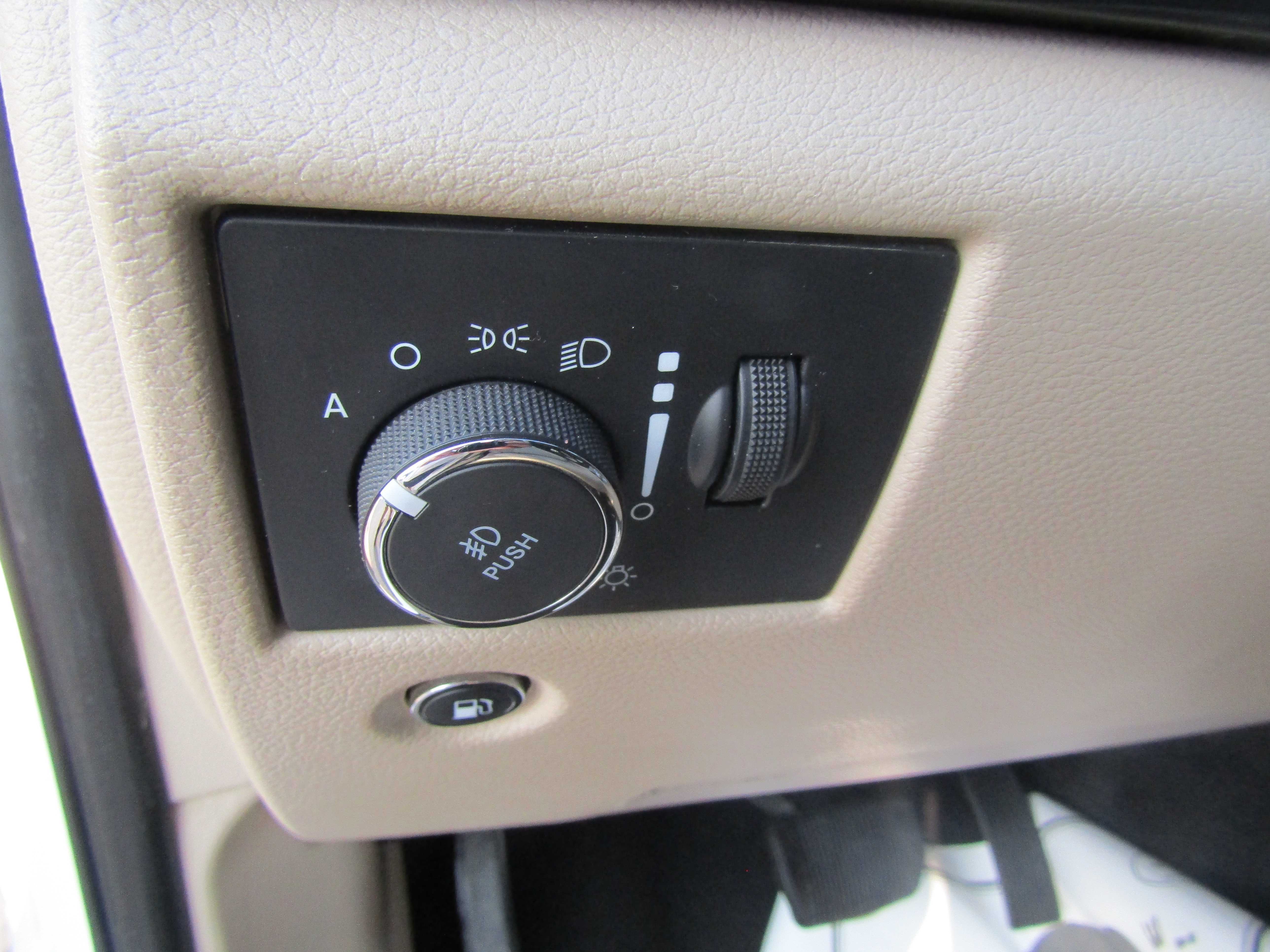 WHITE, 2022 JEEP GRAND CHEROKEE Thumnail Image 9