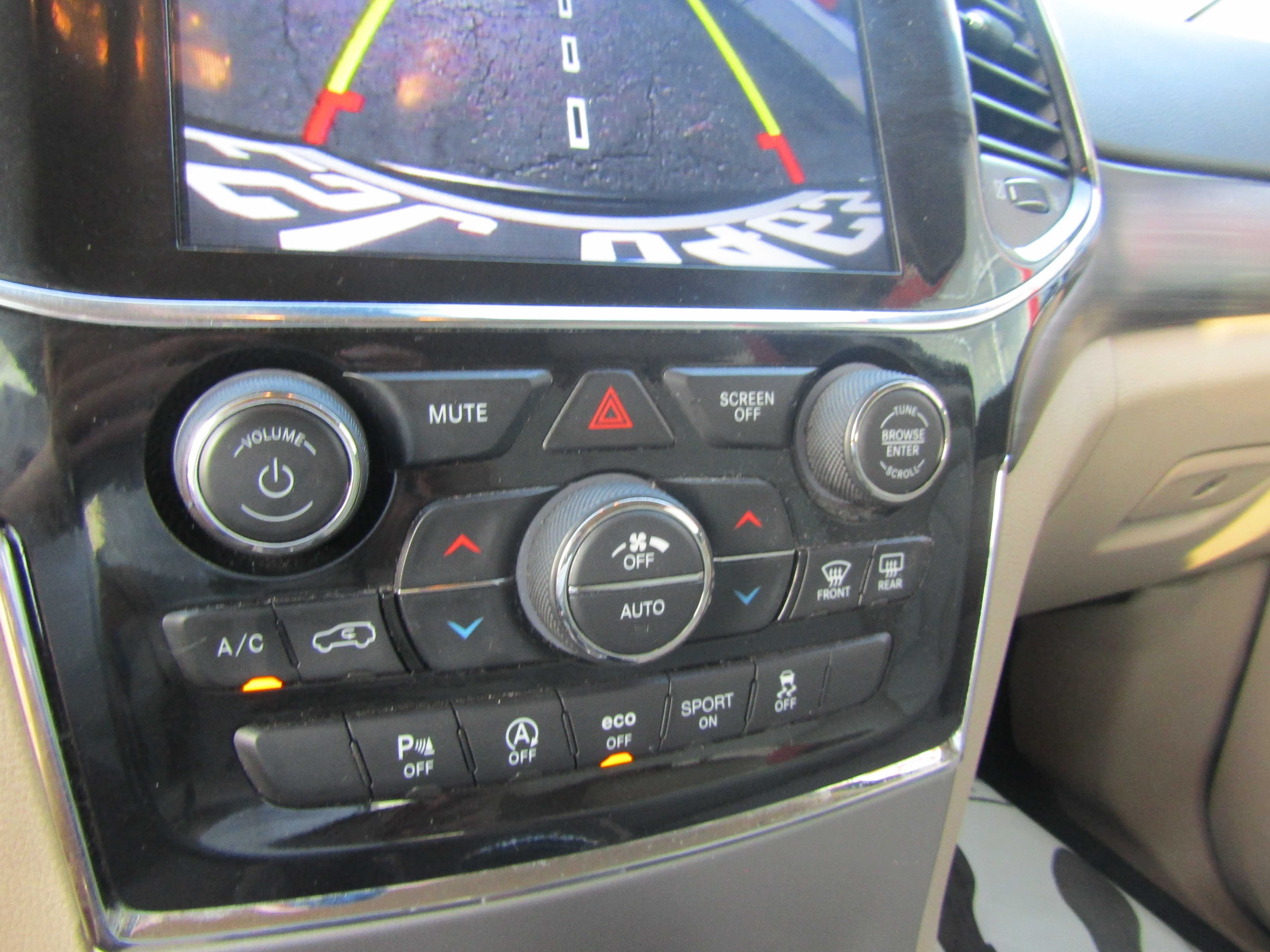 WHITE, 2022 JEEP GRAND CHEROKEE Thumnail Image 18