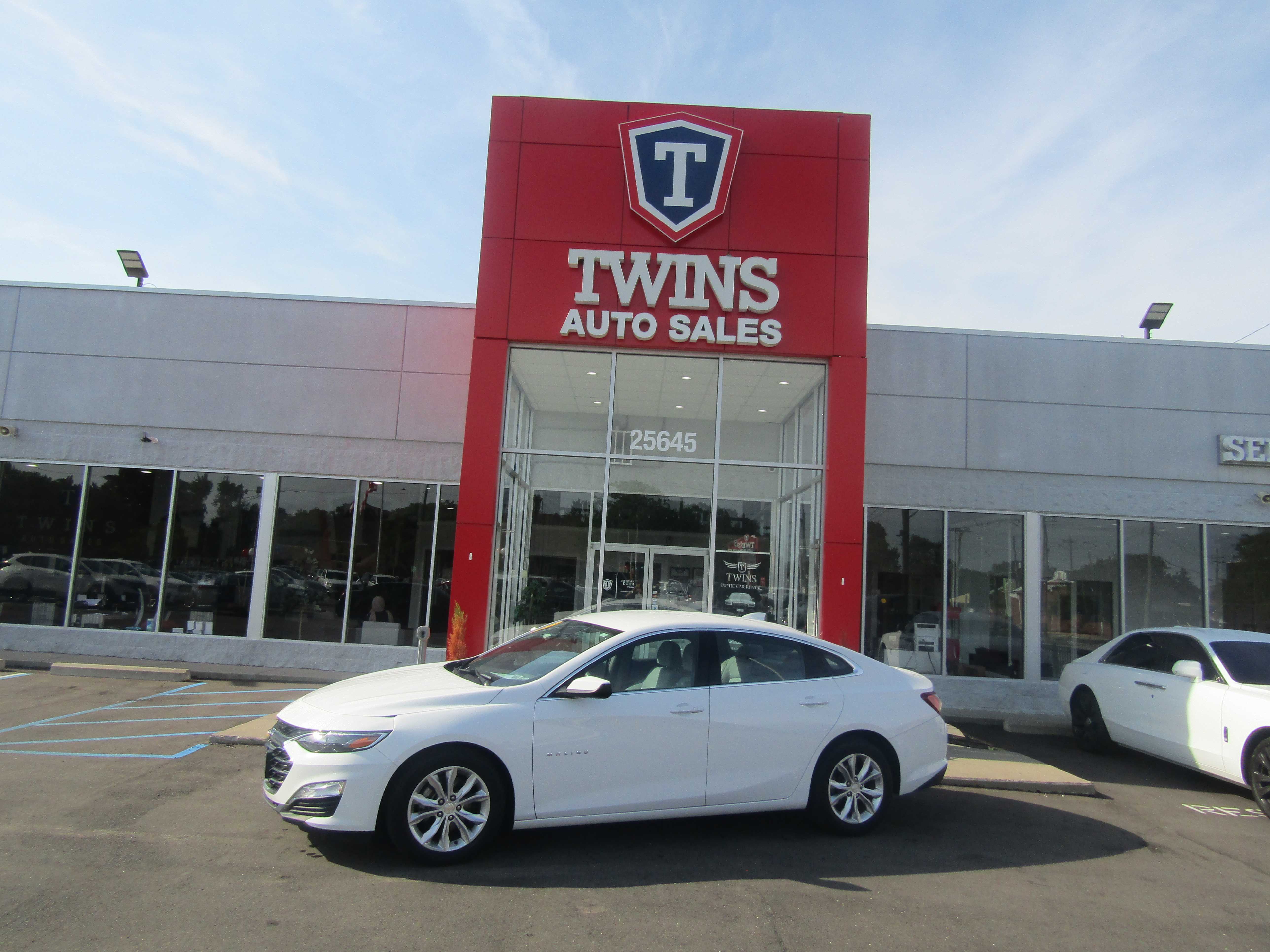 WHITE, 2020 CHEVROLET MALIBU Thumnail Image 1