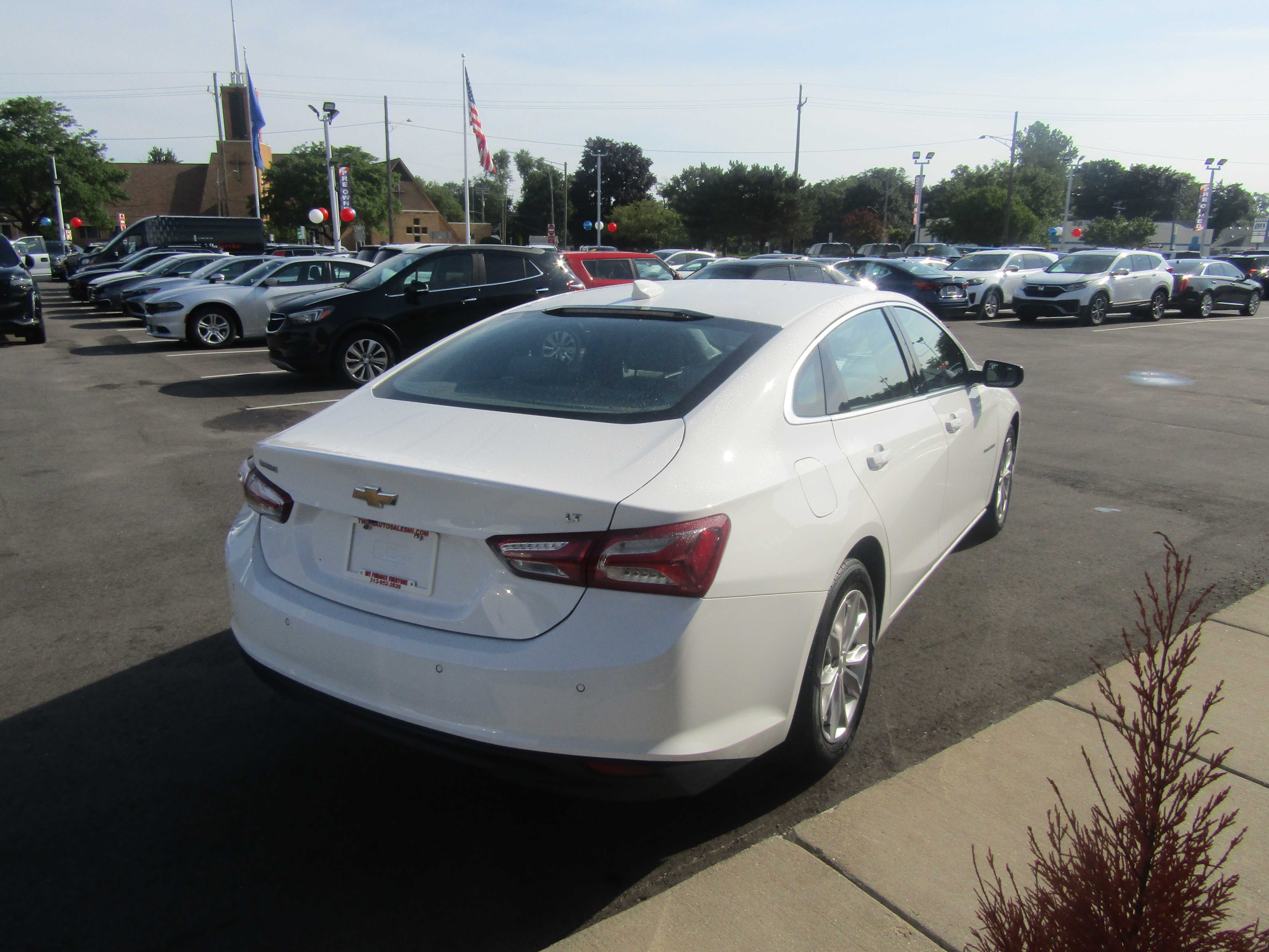 WHITE, 2020 CHEVROLET MALIBU Thumnail Image 4