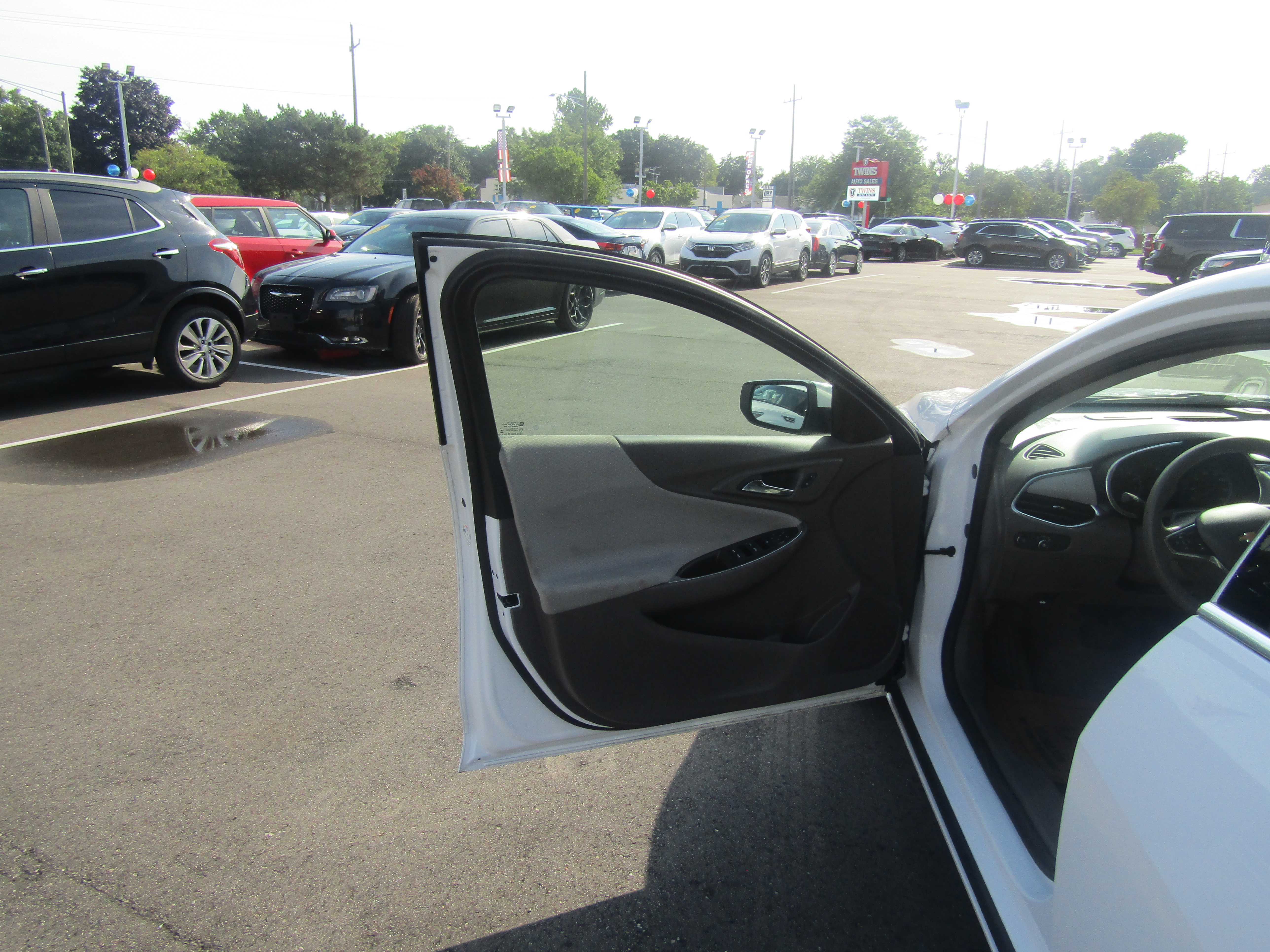 WHITE, 2020 CHEVROLET MALIBU Thumnail Image 7