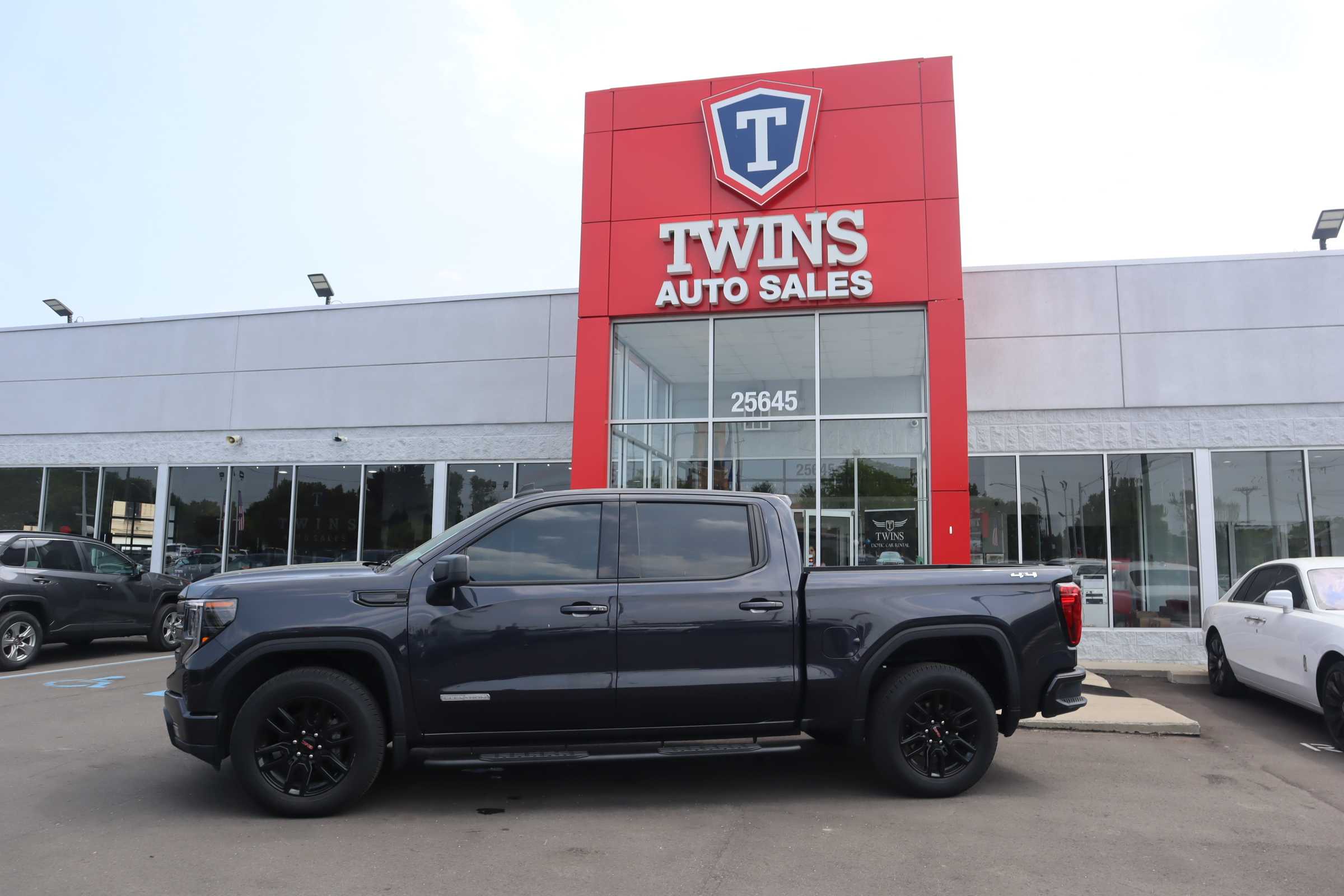 BLACK, 2024 GMC SIERRA 1500 CREW CAB Thumnail Image 1