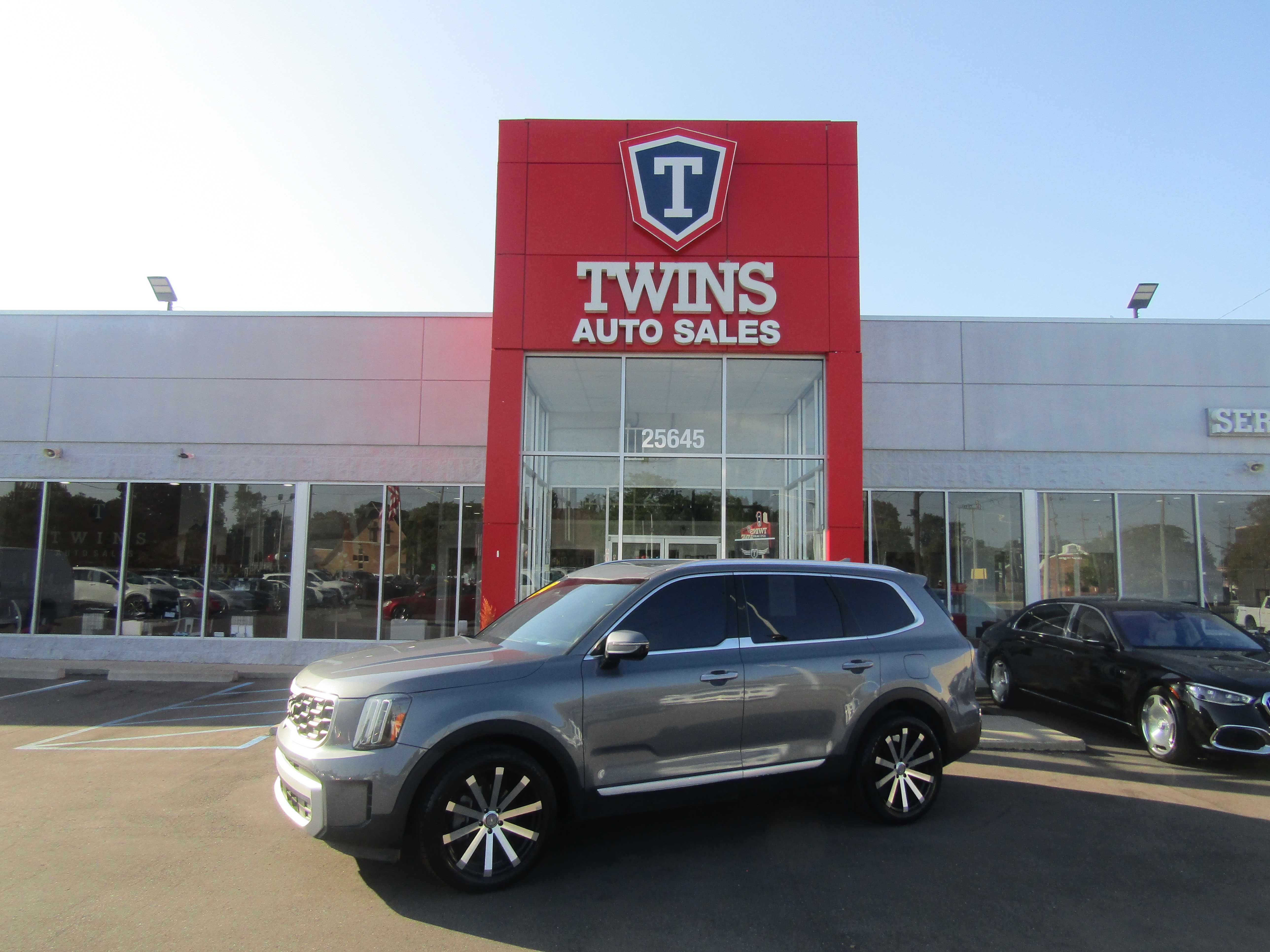 SILVER, 2023 KIA TELLURIDE Thumnail Image 1