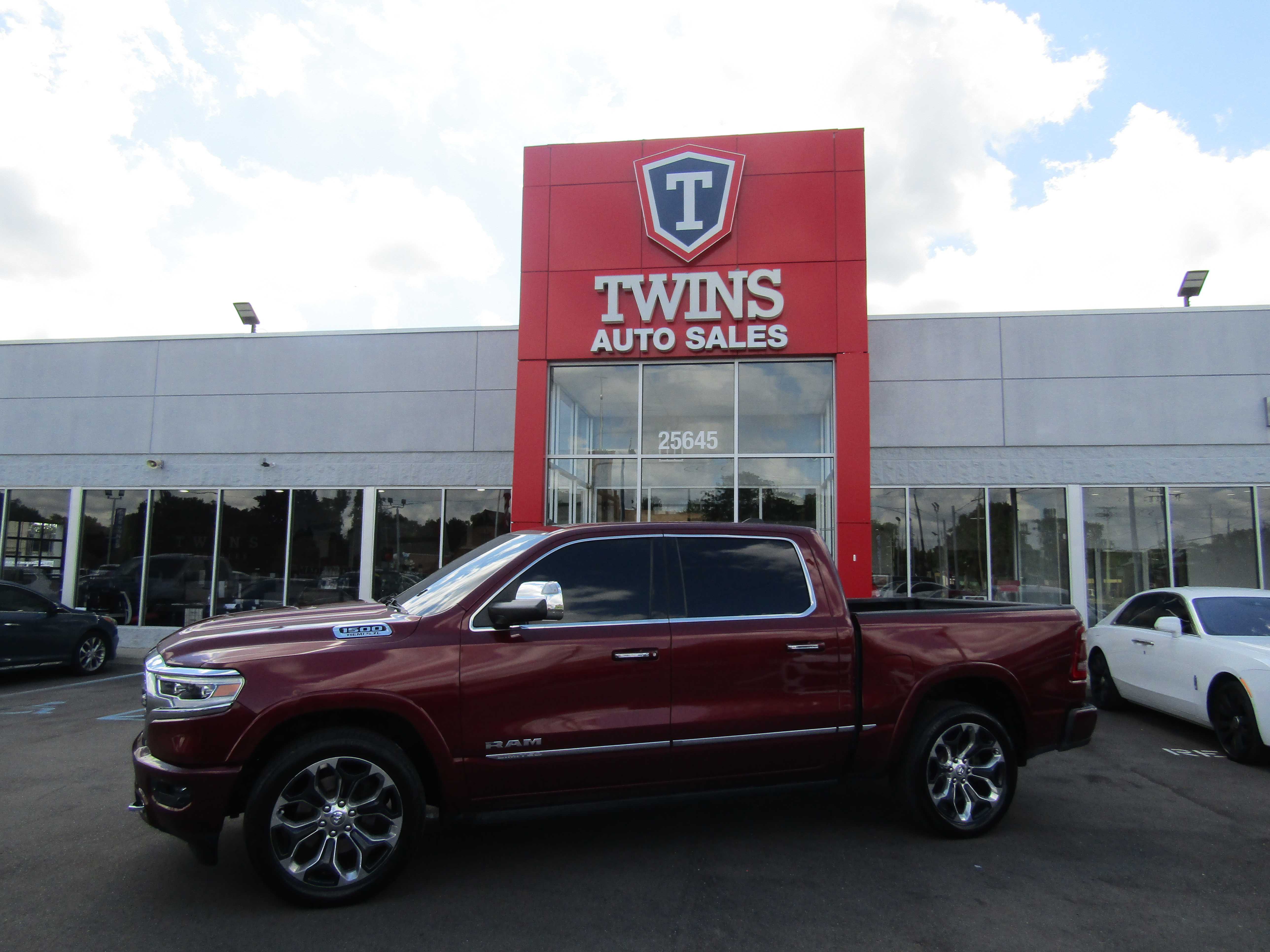 BURGUNDY, 2019 RAM 1500 CREW CAB Image 