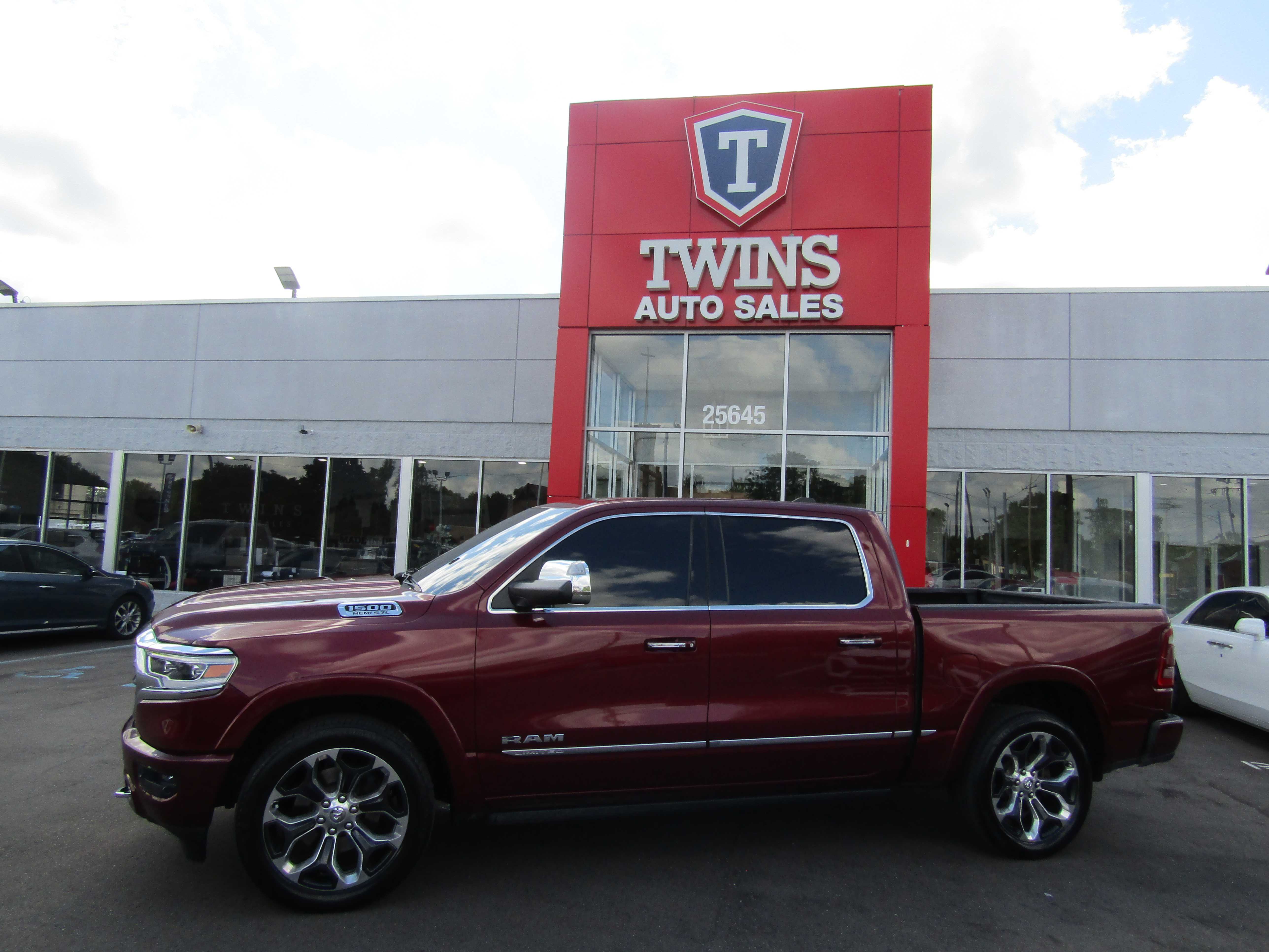 BURGUNDY, 2019 RAM 1500 CREW CAB Thumnail Image 2