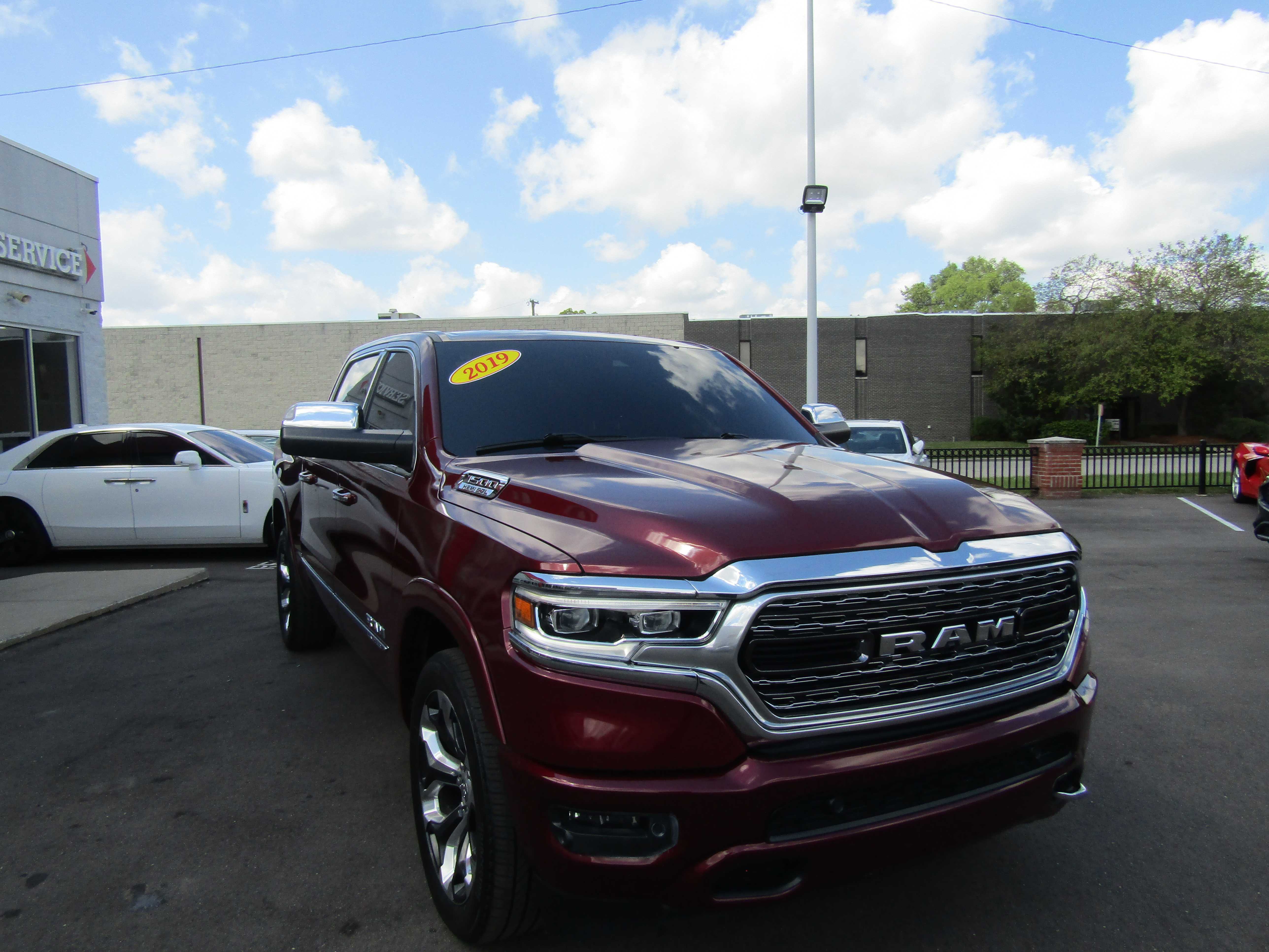 BURGUNDY, 2019 RAM 1500 CREW CAB Thumnail Image 4