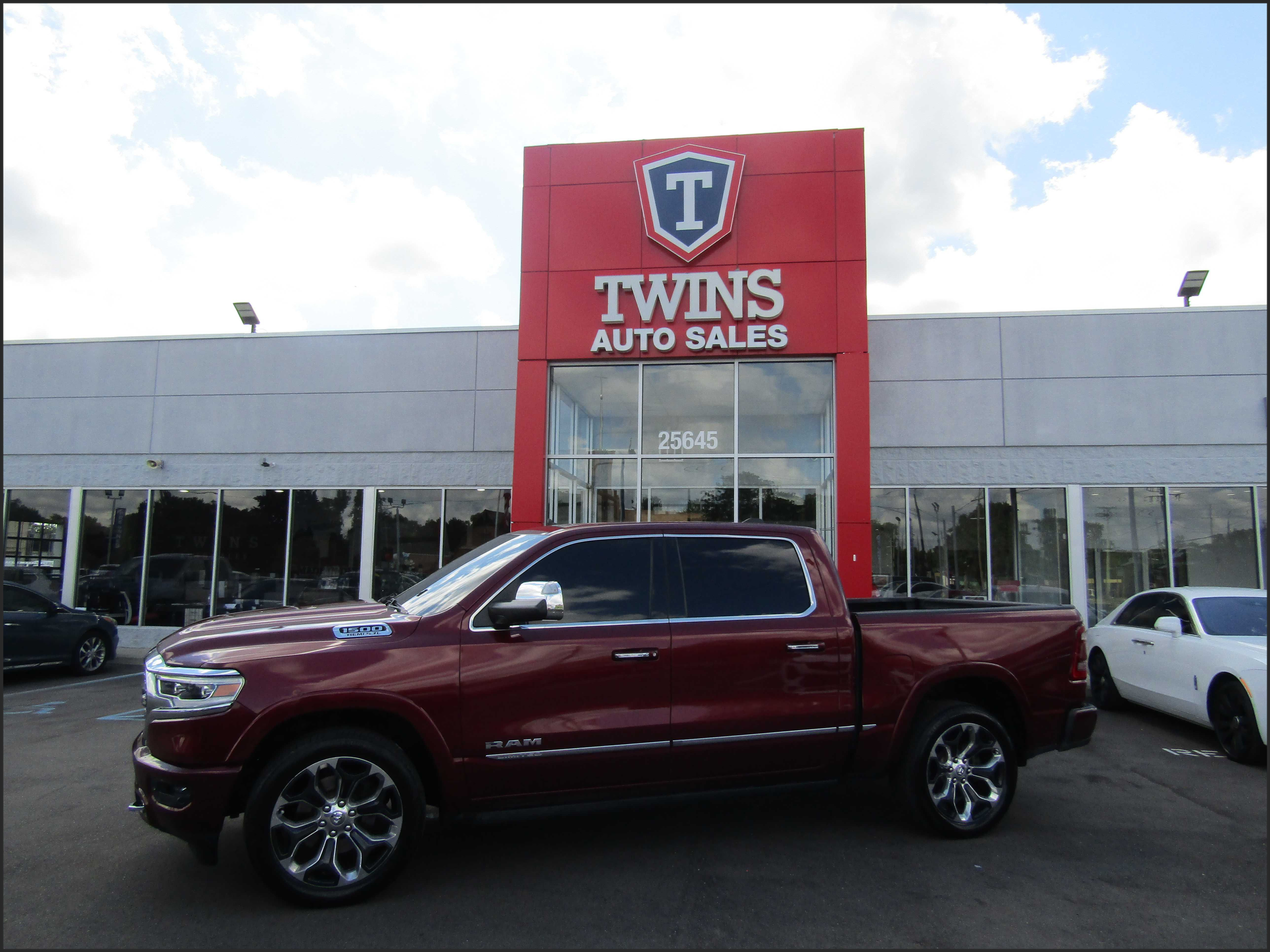 BURGUNDY, 2019 RAM 1500 CREW CAB Image 