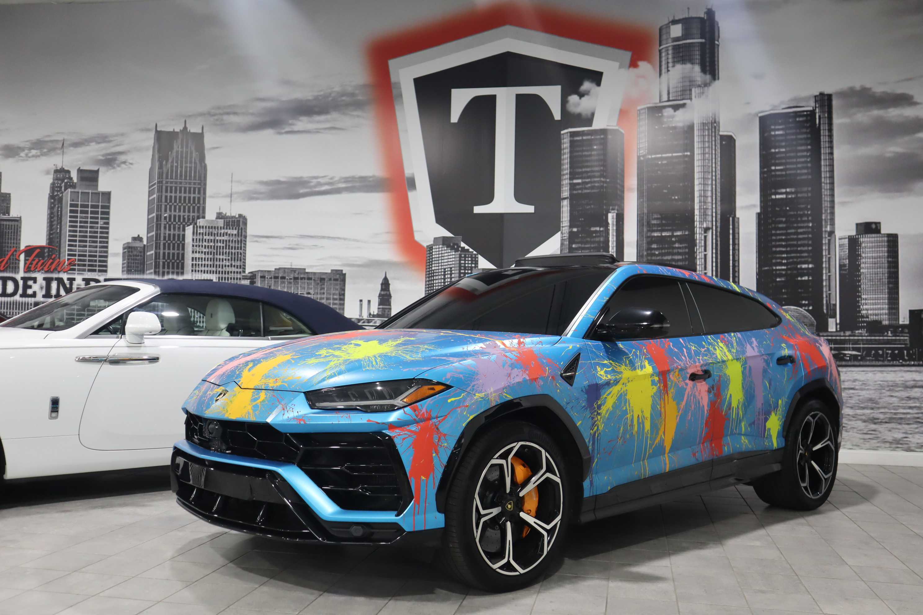 BLUE, 2019 LAMBORGHINI URUS Thumnail Image 2