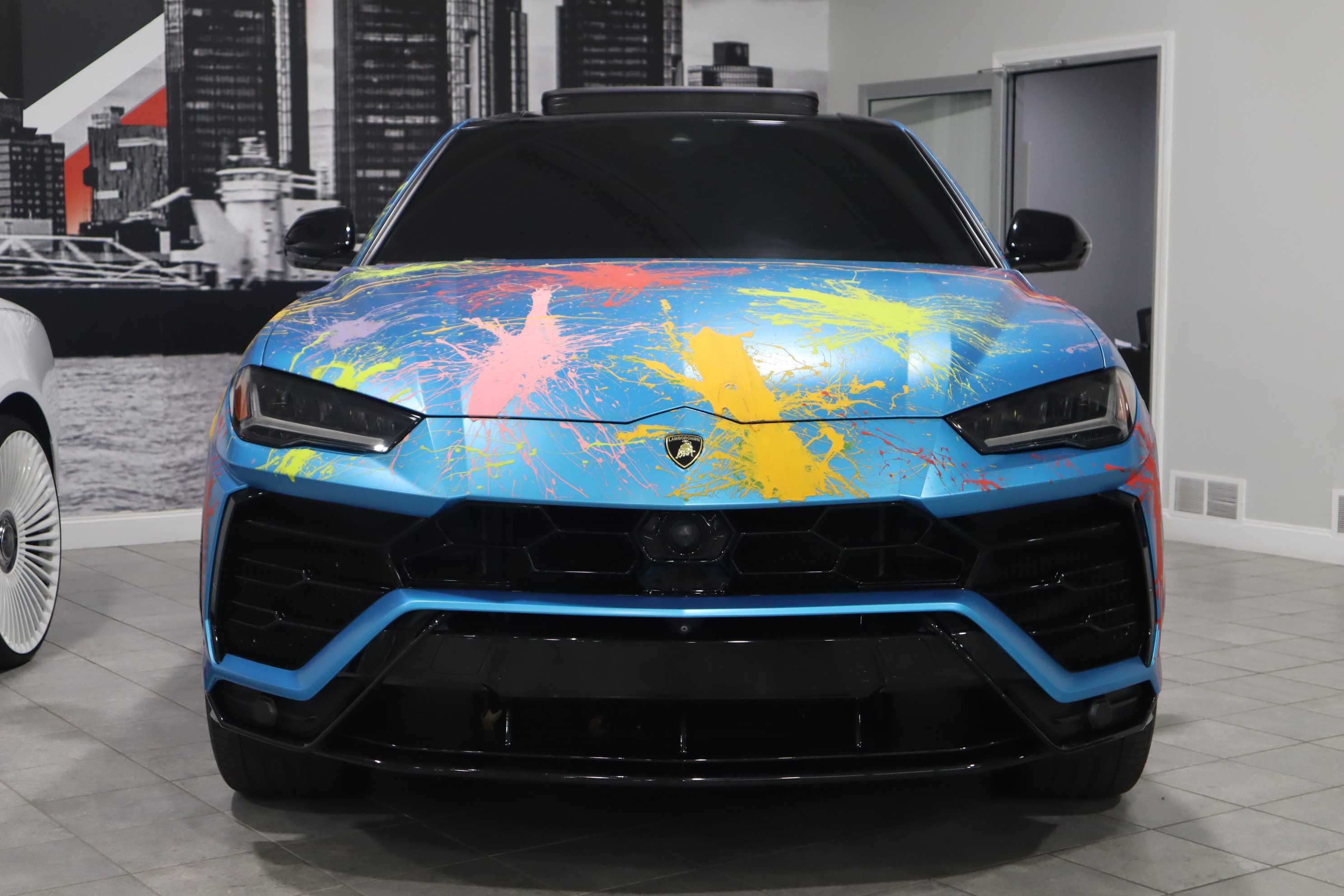 BLUE, 2019 LAMBORGHINI URUS Thumnail Image 4
