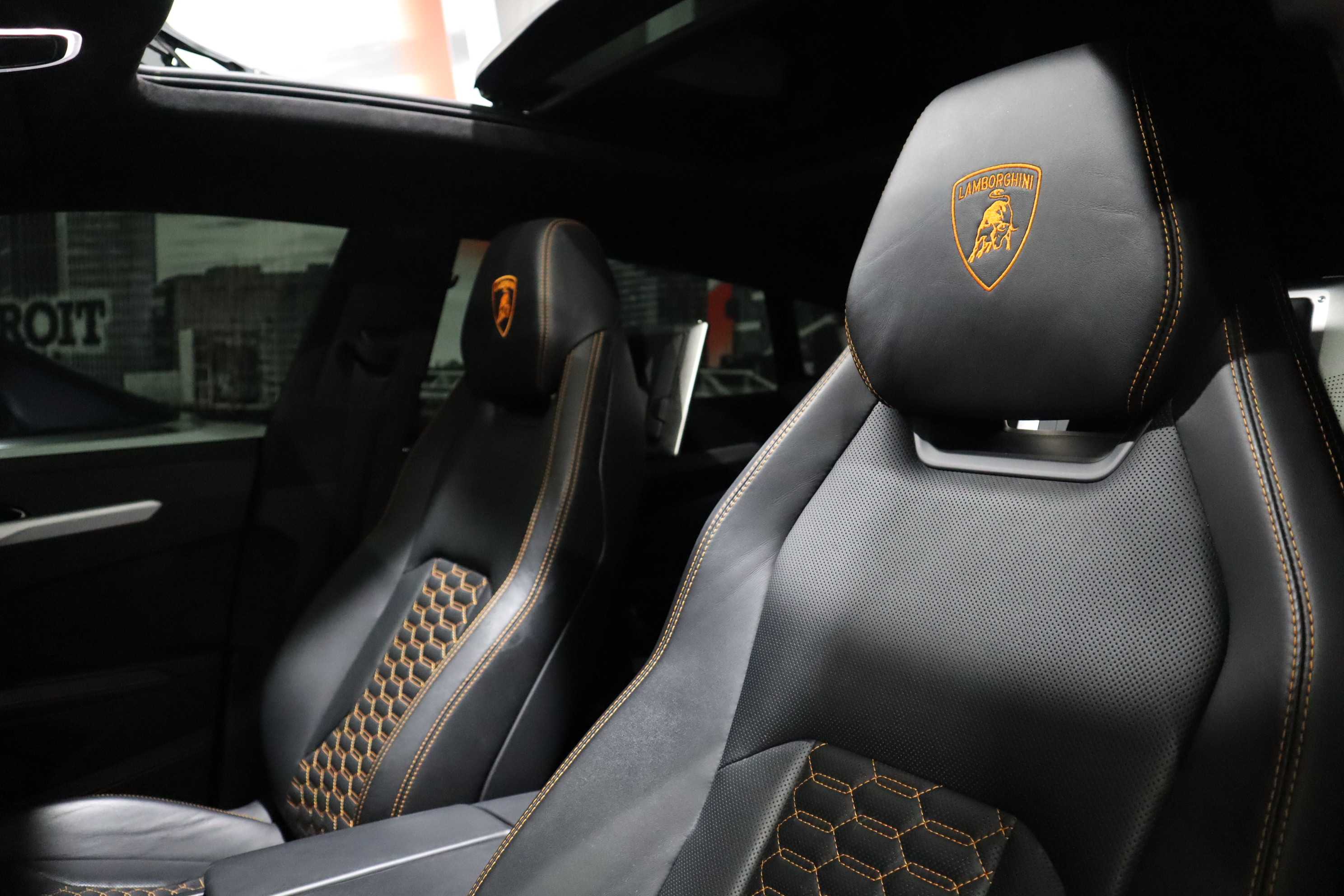 BLUE, 2019 LAMBORGHINI URUS Thumnail Image 13
