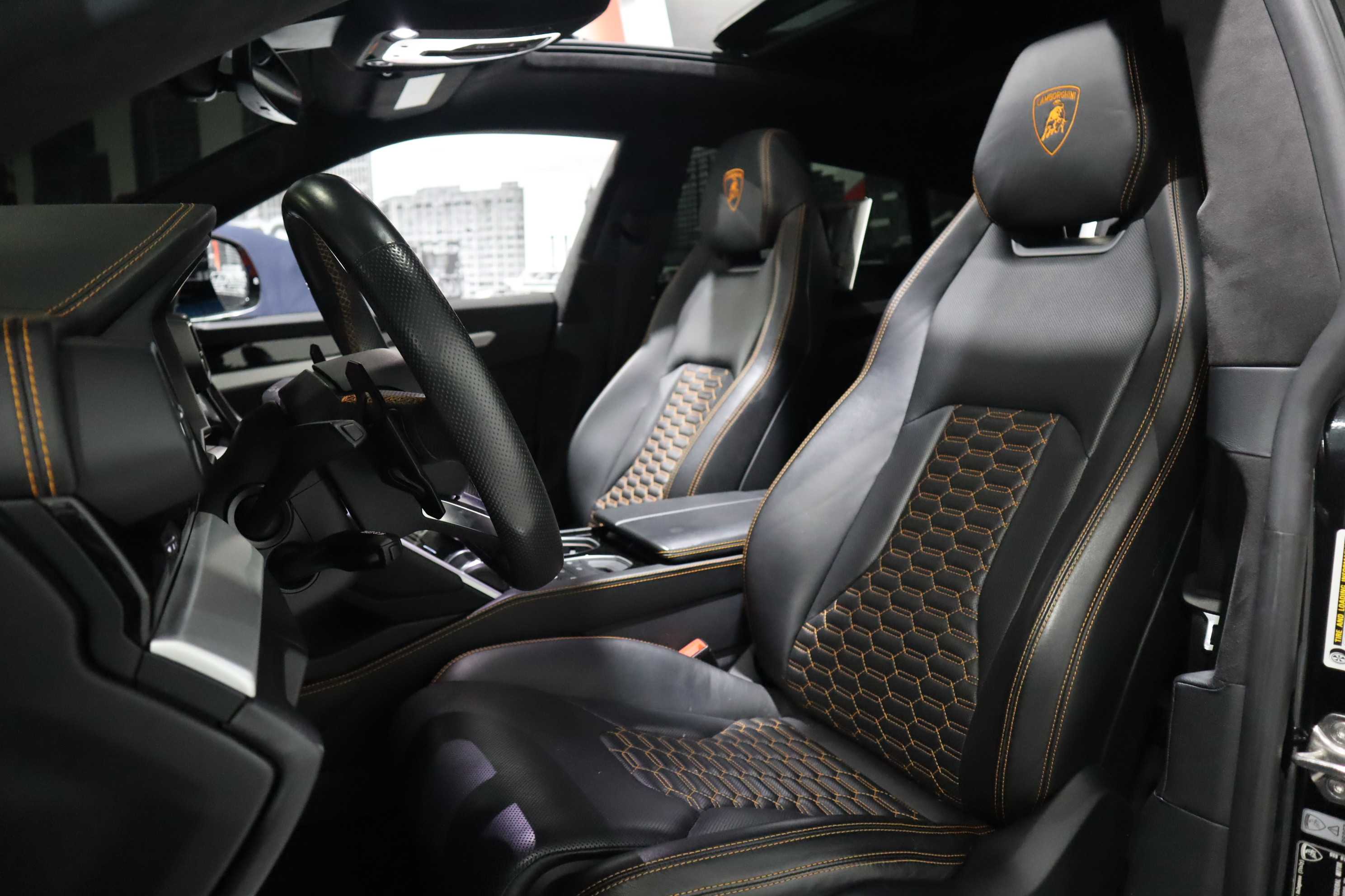 BLUE, 2019 LAMBORGHINI URUS Thumnail Image 16