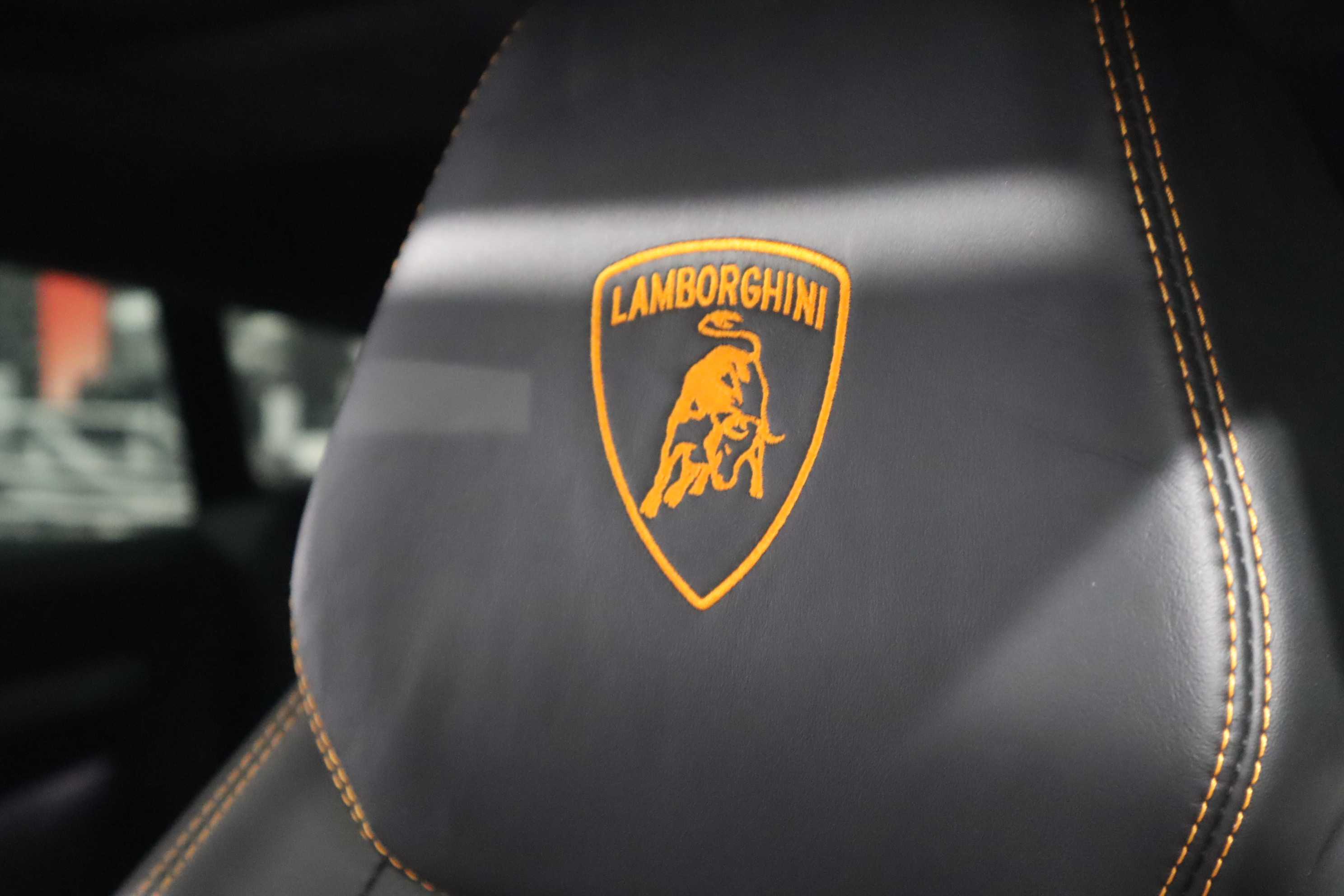BLUE, 2019 LAMBORGHINI URUS Thumnail Image 17