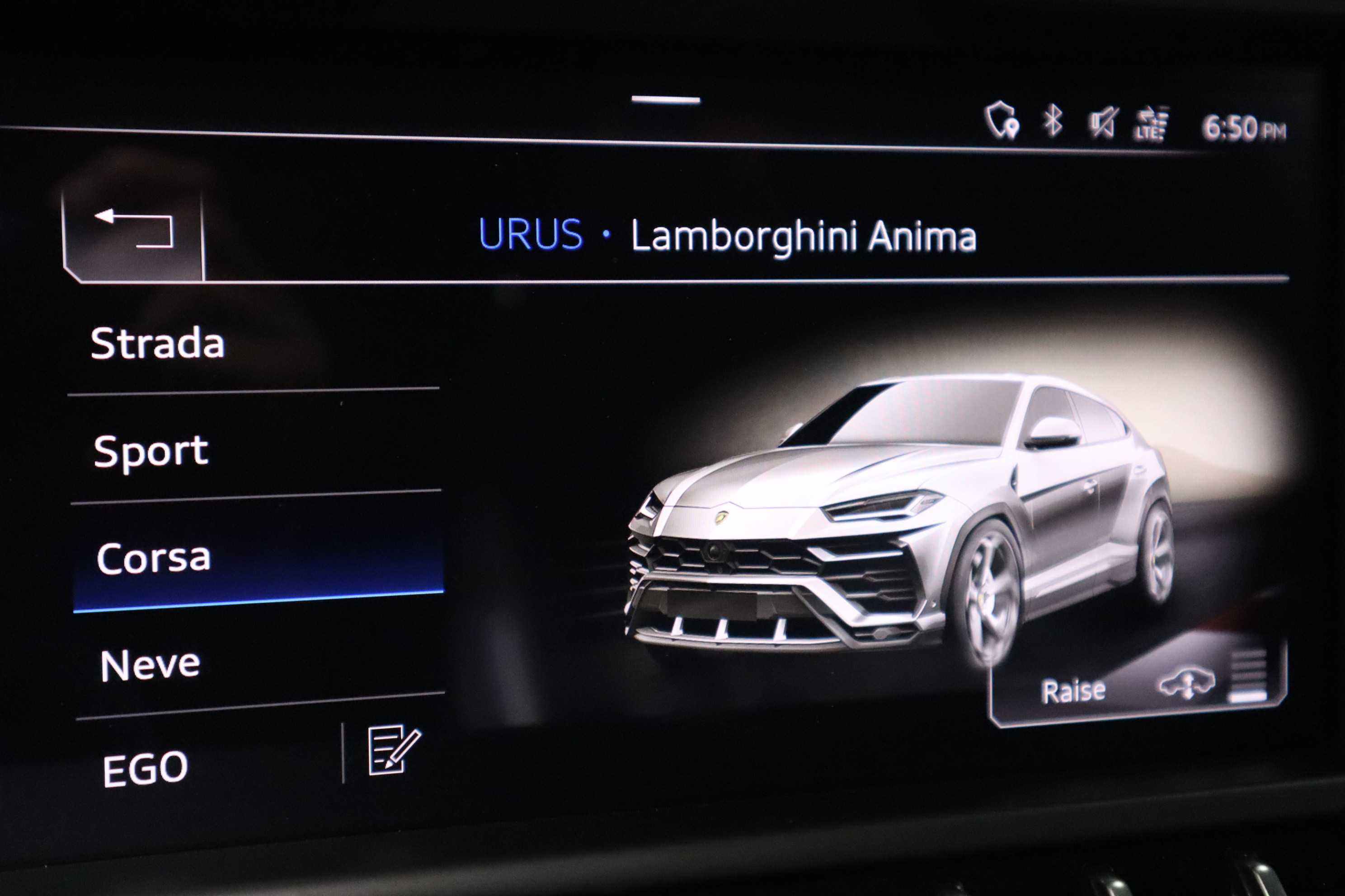 BLUE, 2019 LAMBORGHINI URUS Thumnail Image 19