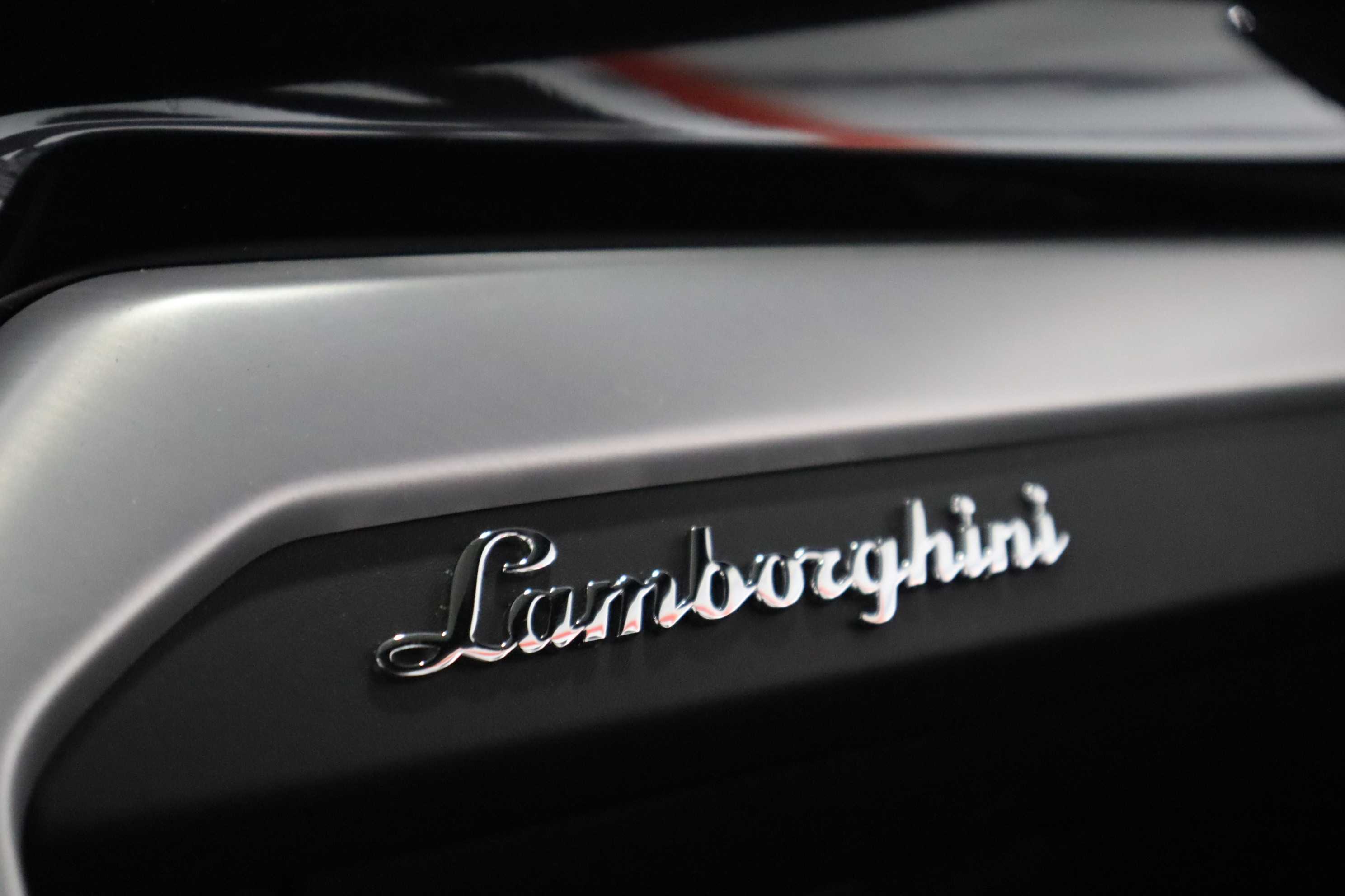 BLUE, 2019 LAMBORGHINI URUS Thumnail Image 24