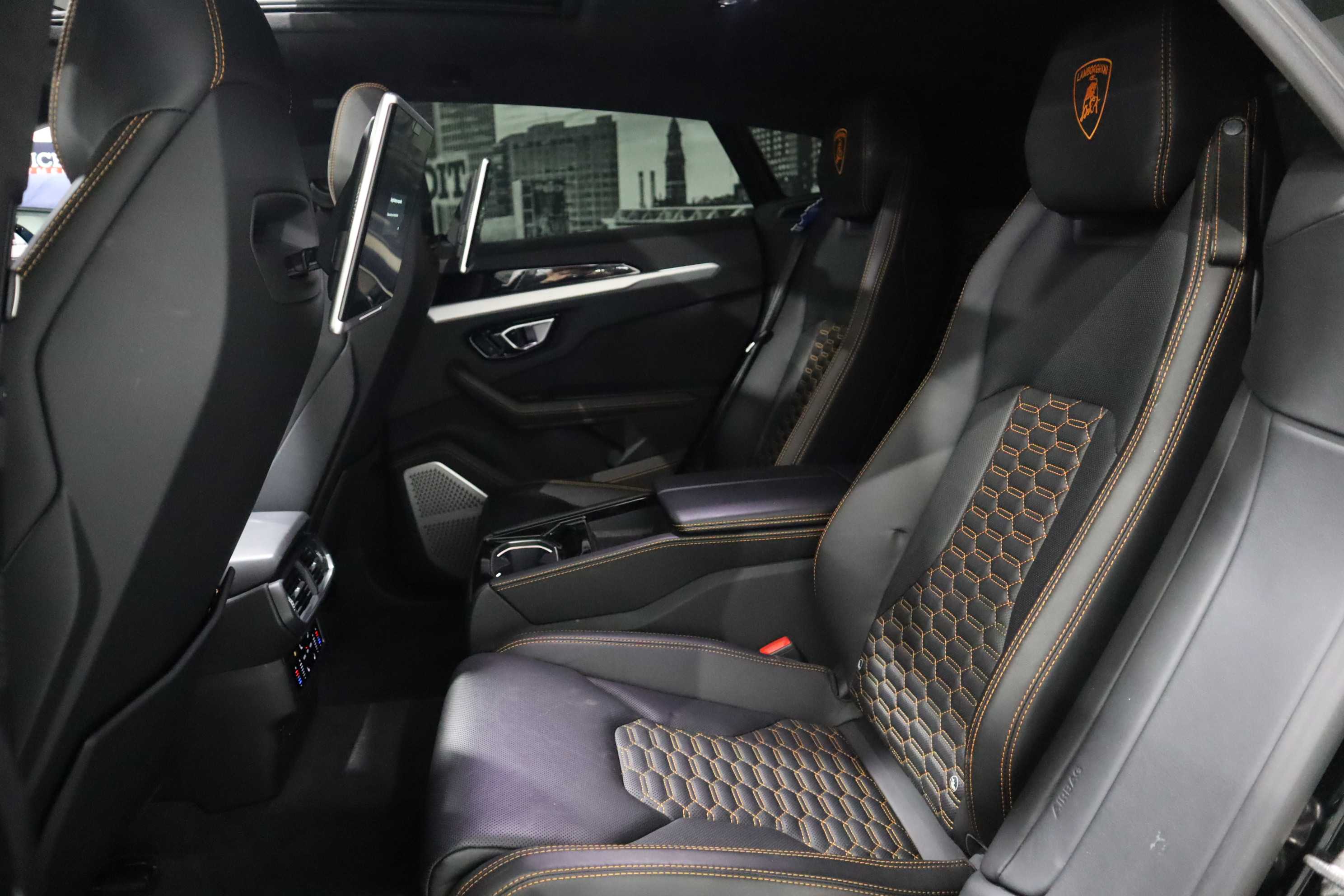 BLUE, 2019 LAMBORGHINI URUS Thumnail Image 26