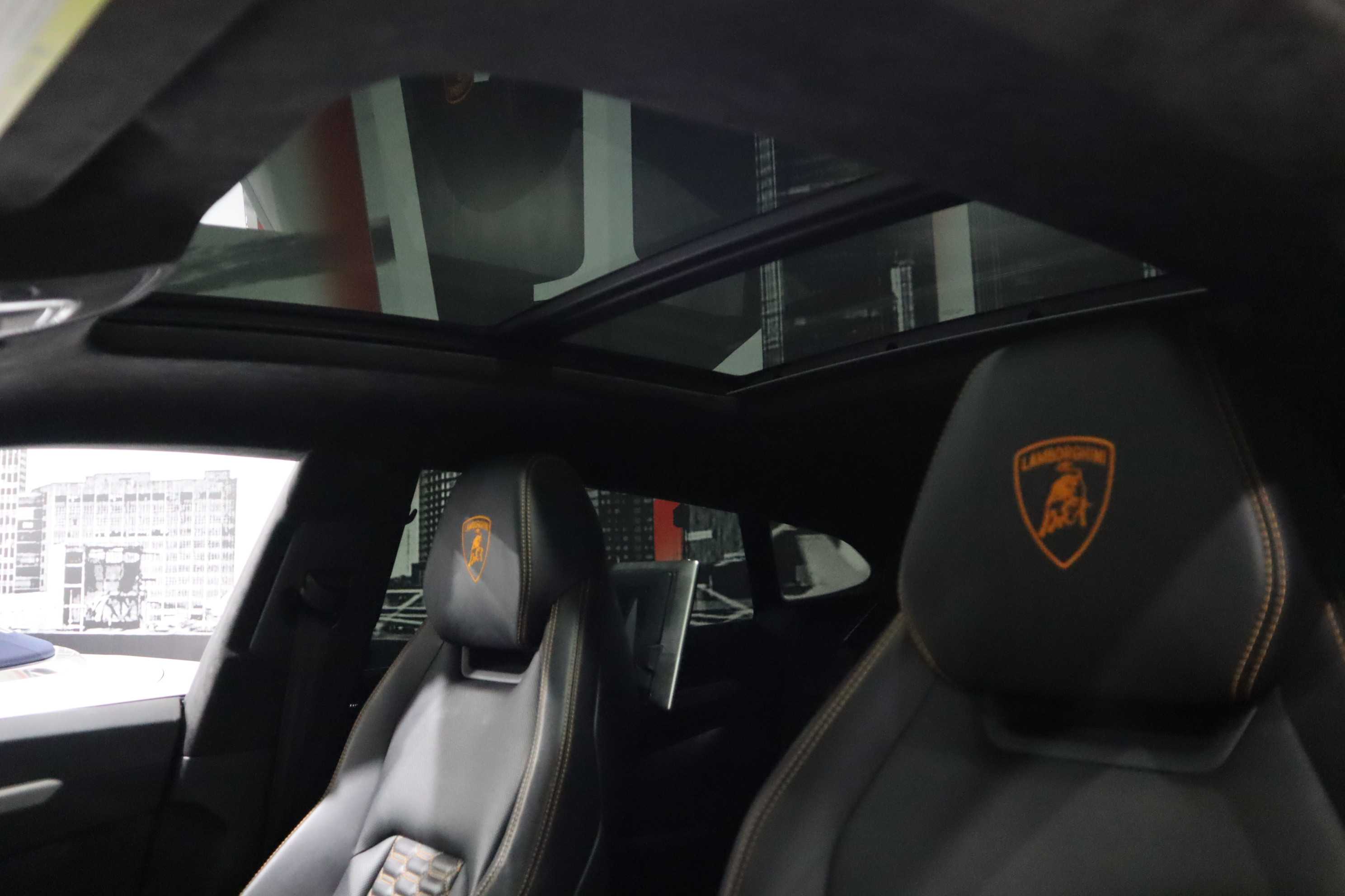 BLUE, 2019 LAMBORGHINI URUS Thumnail Image 29