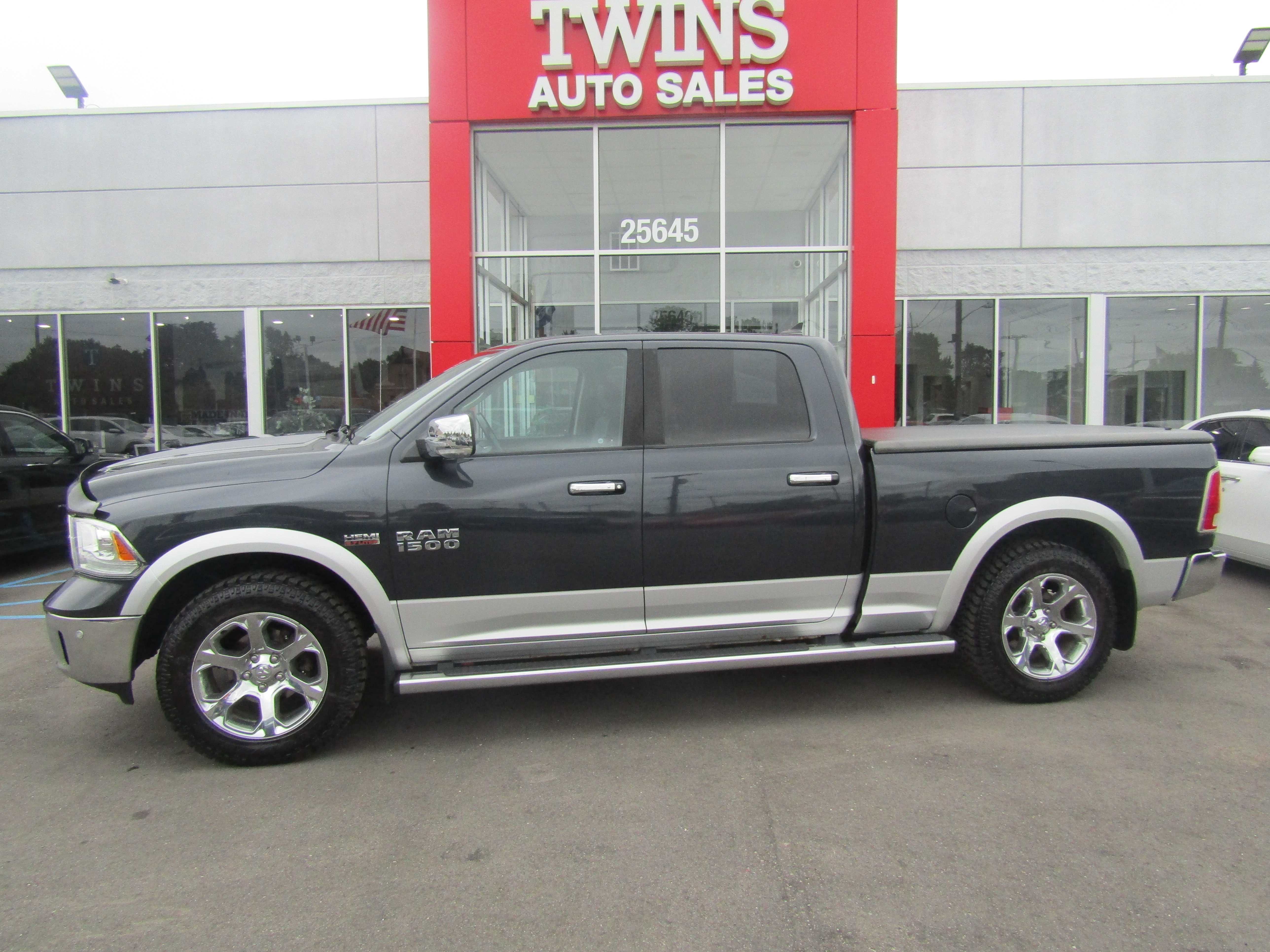 GRAY, 2015 RAM 1500 CREW CAB Thumnail Image 2