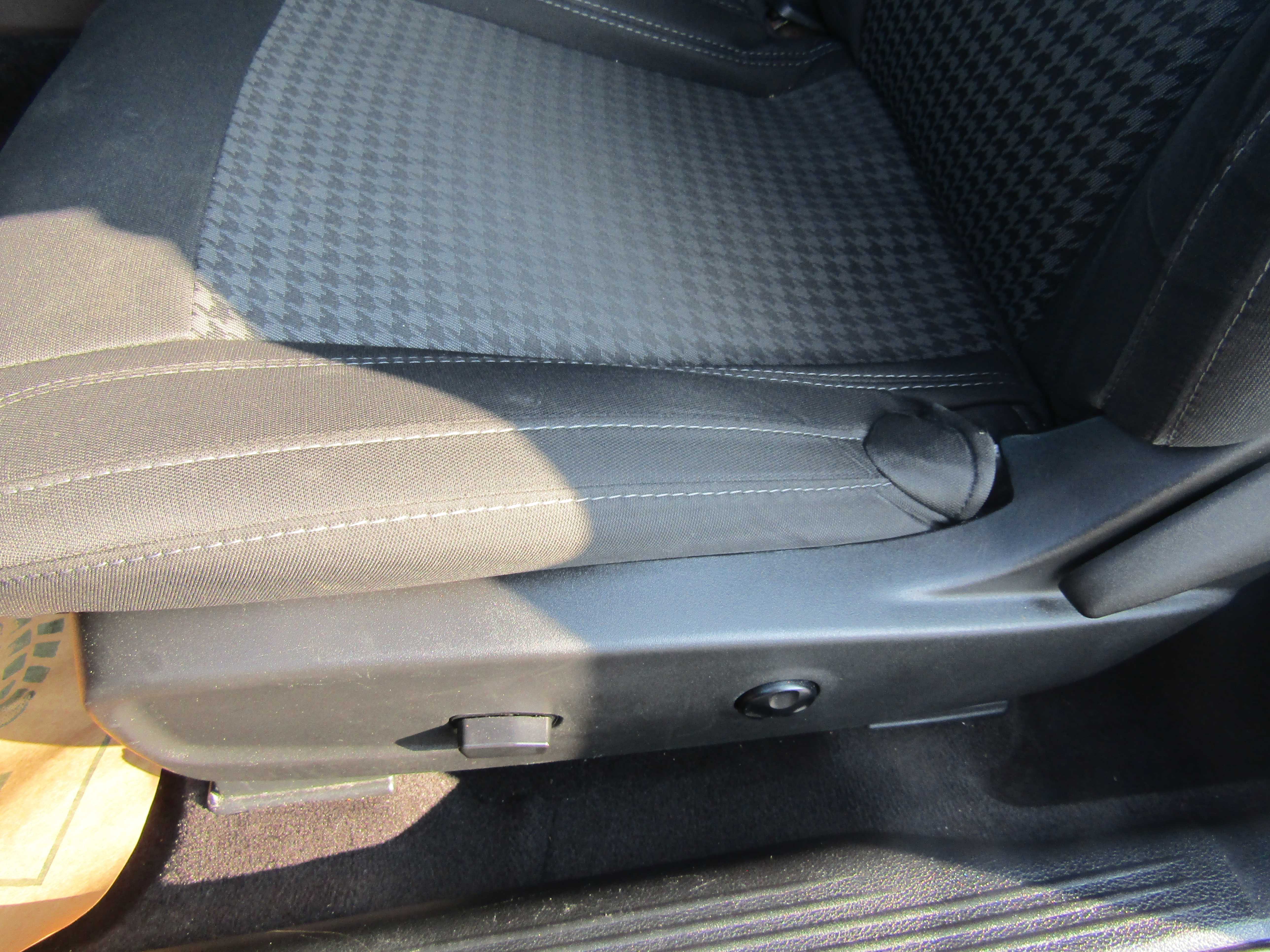 SILVER, 2016 DODGE CHALLENGER Thumnail Image 9