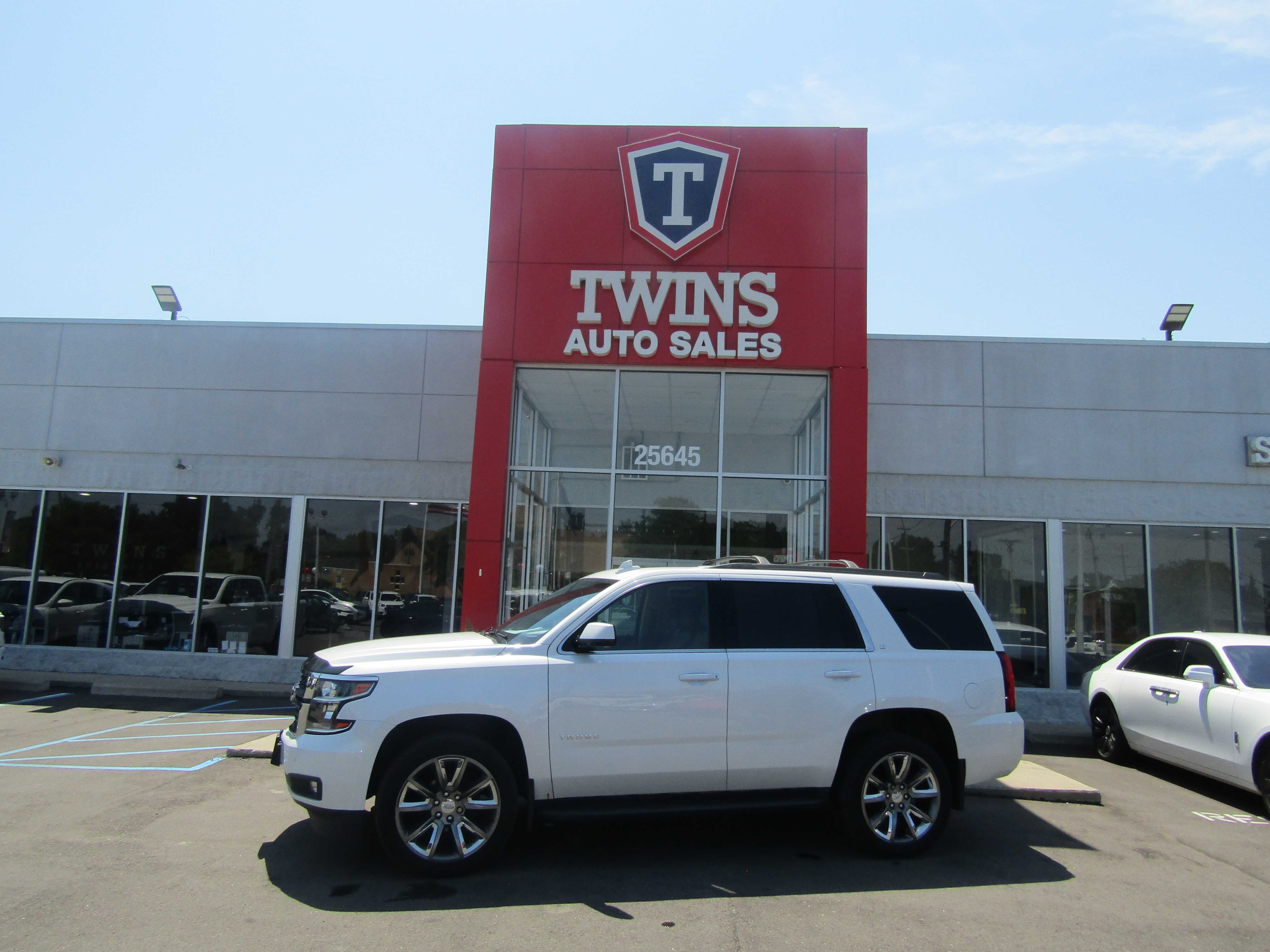 WHITE, 2019 CHEVROLET TAHOE Image 