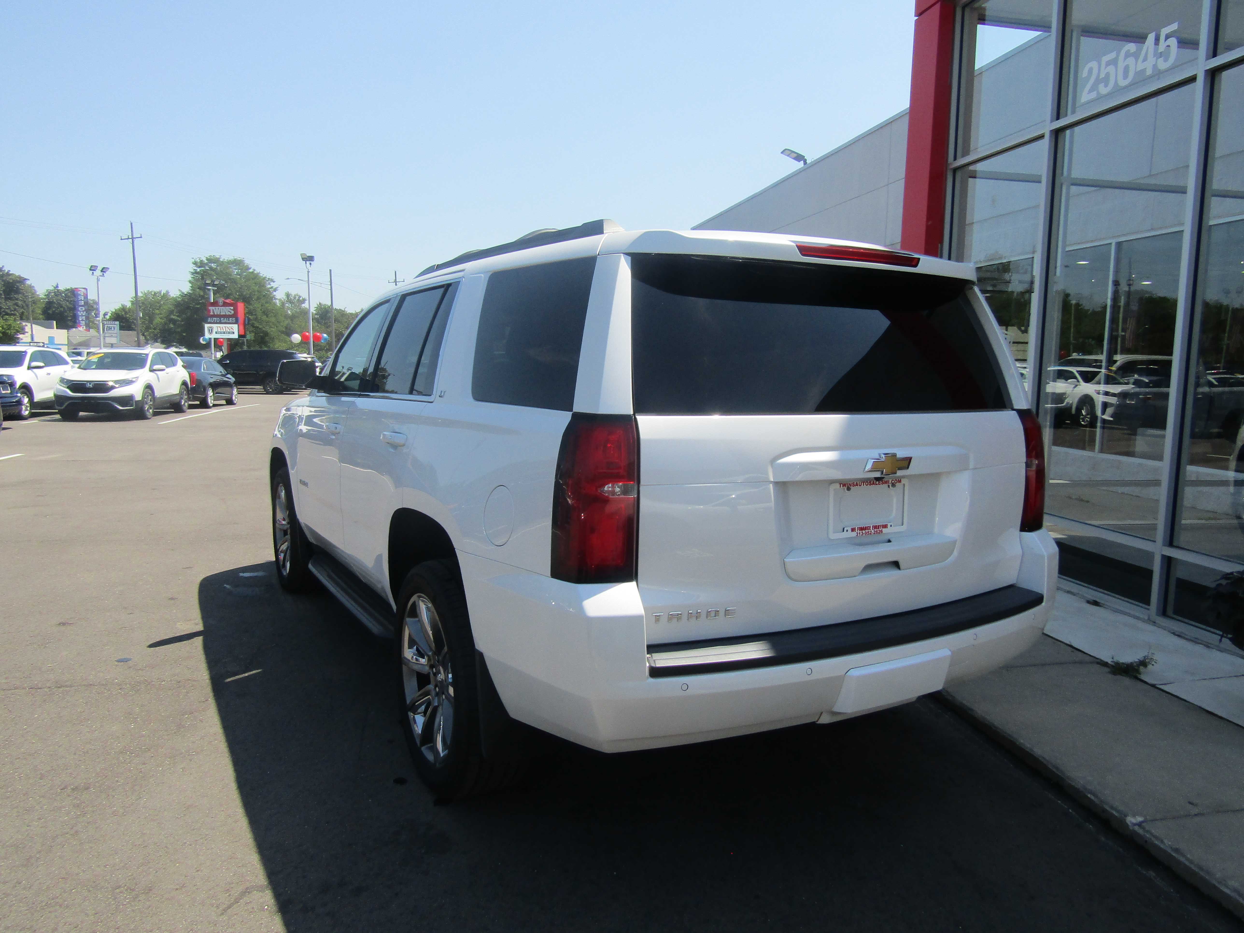 WHITE, 2019 CHEVROLET TAHOE Thumnail Image 3