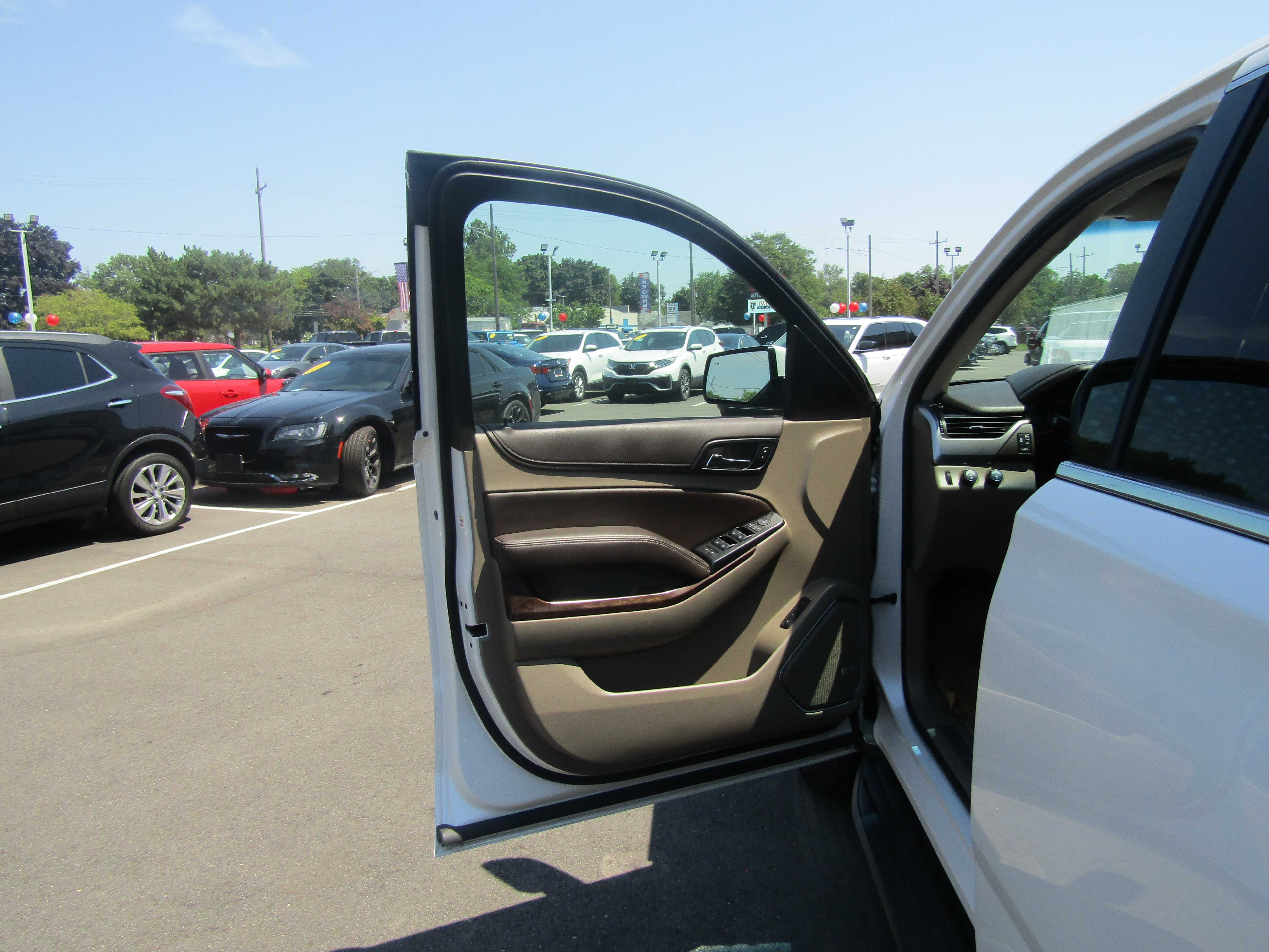 WHITE, 2019 CHEVROLET TAHOE Thumnail Image 7