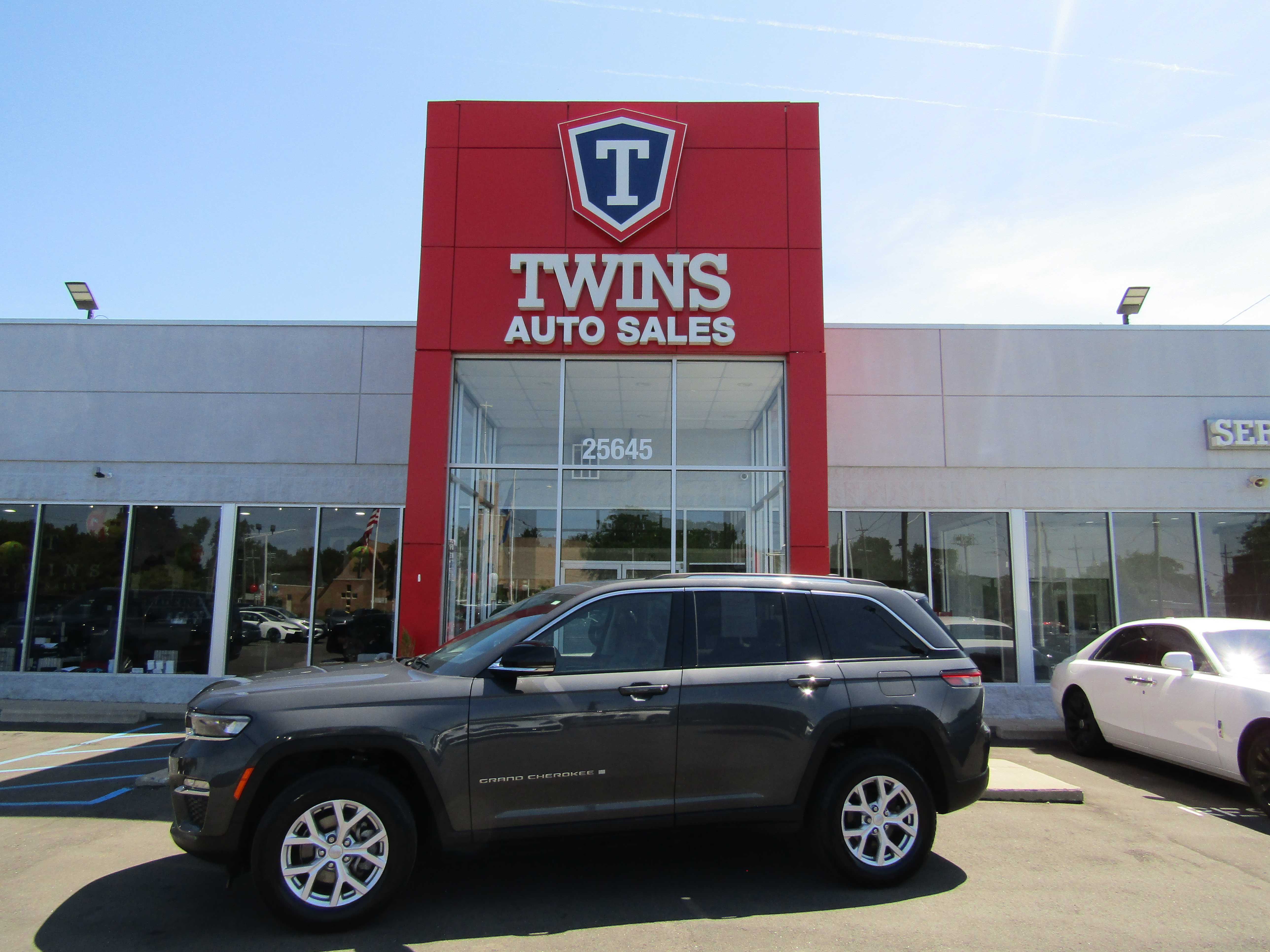 GRAY, 2022 JEEP GRAND CHEROKEE Thumnail Image 1