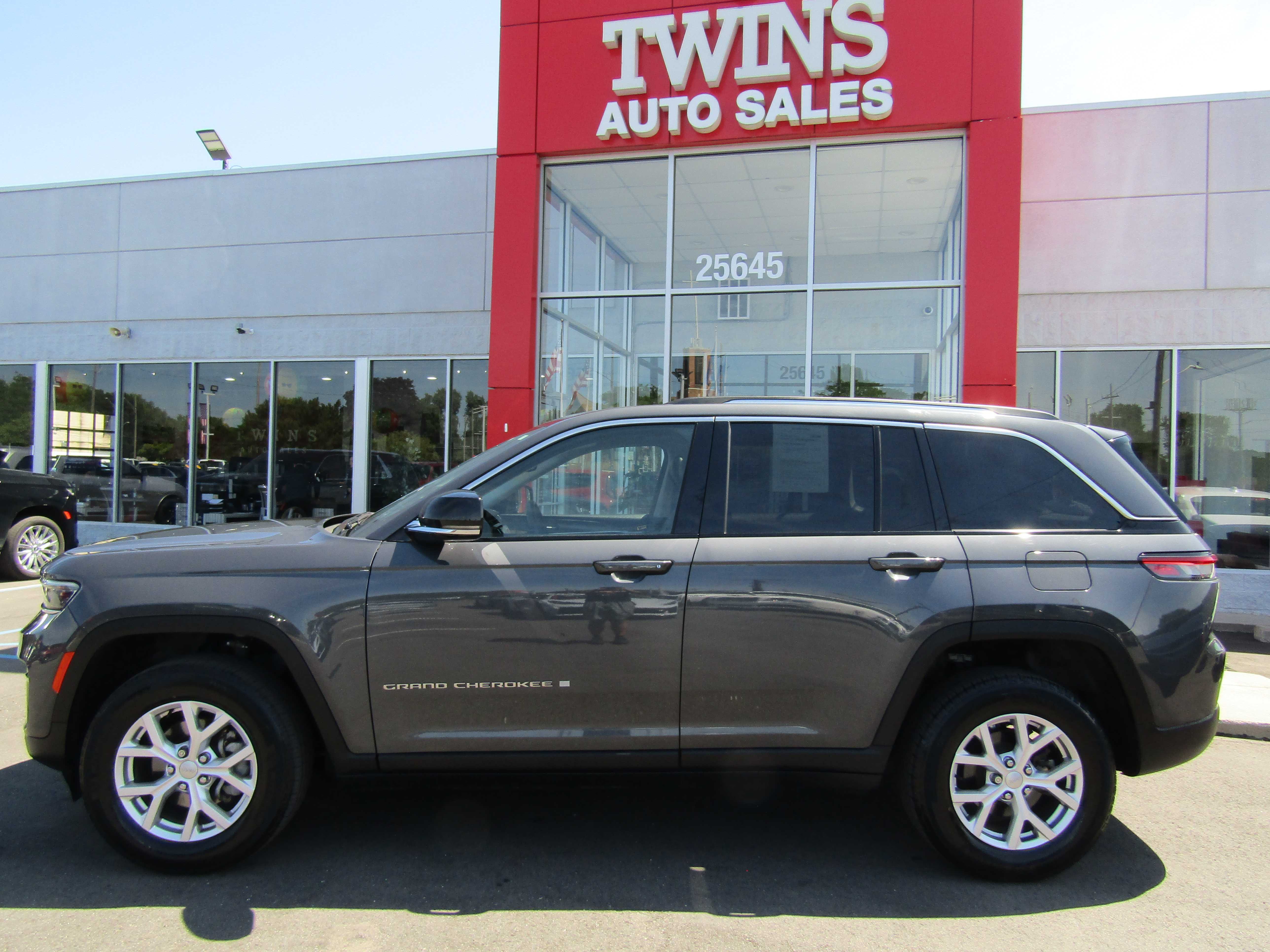 GRAY, 2022 JEEP GRAND CHEROKEE Thumnail Image 2
