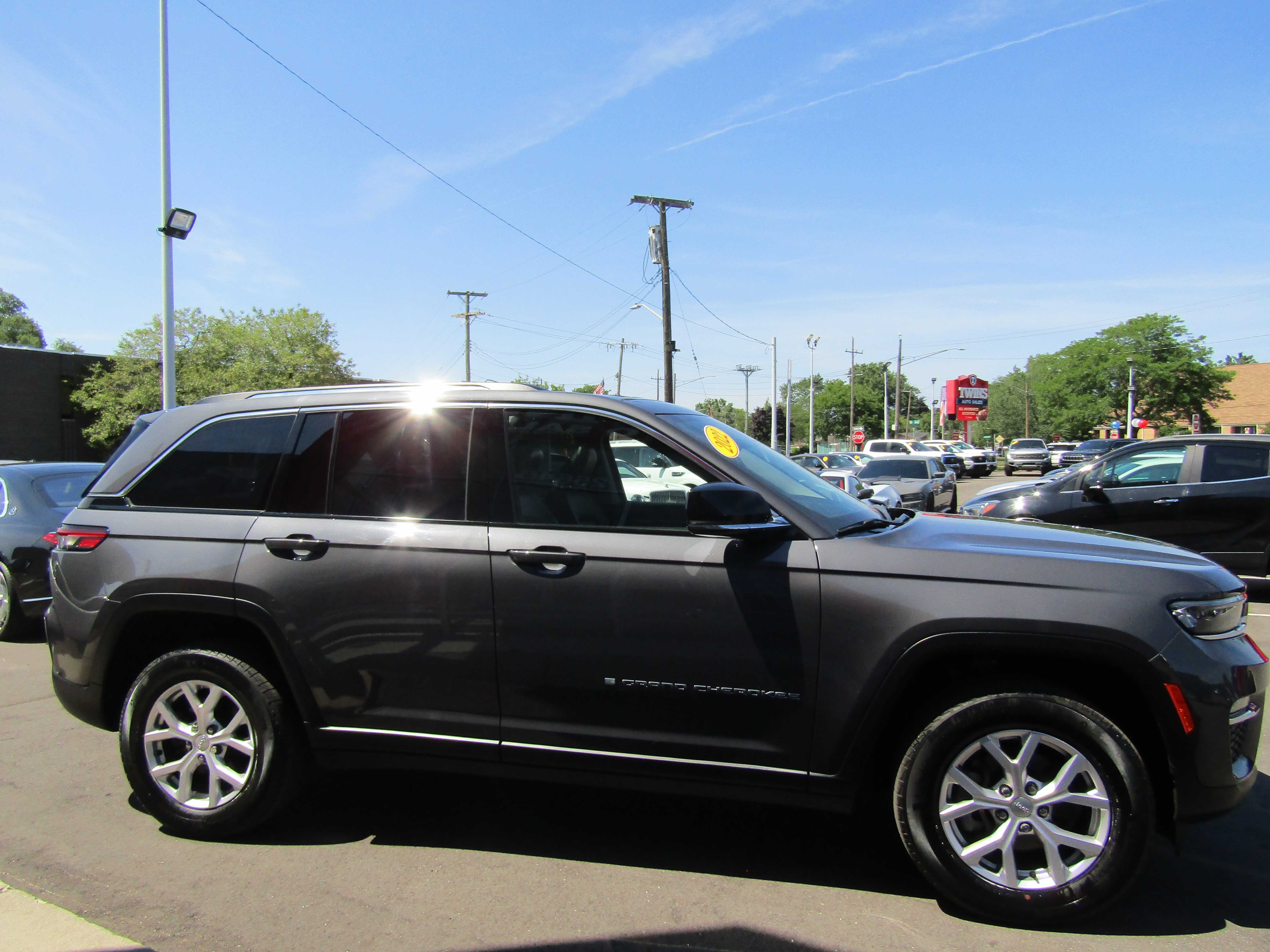 GRAY, 2022 JEEP GRAND CHEROKEE Thumnail Image 6