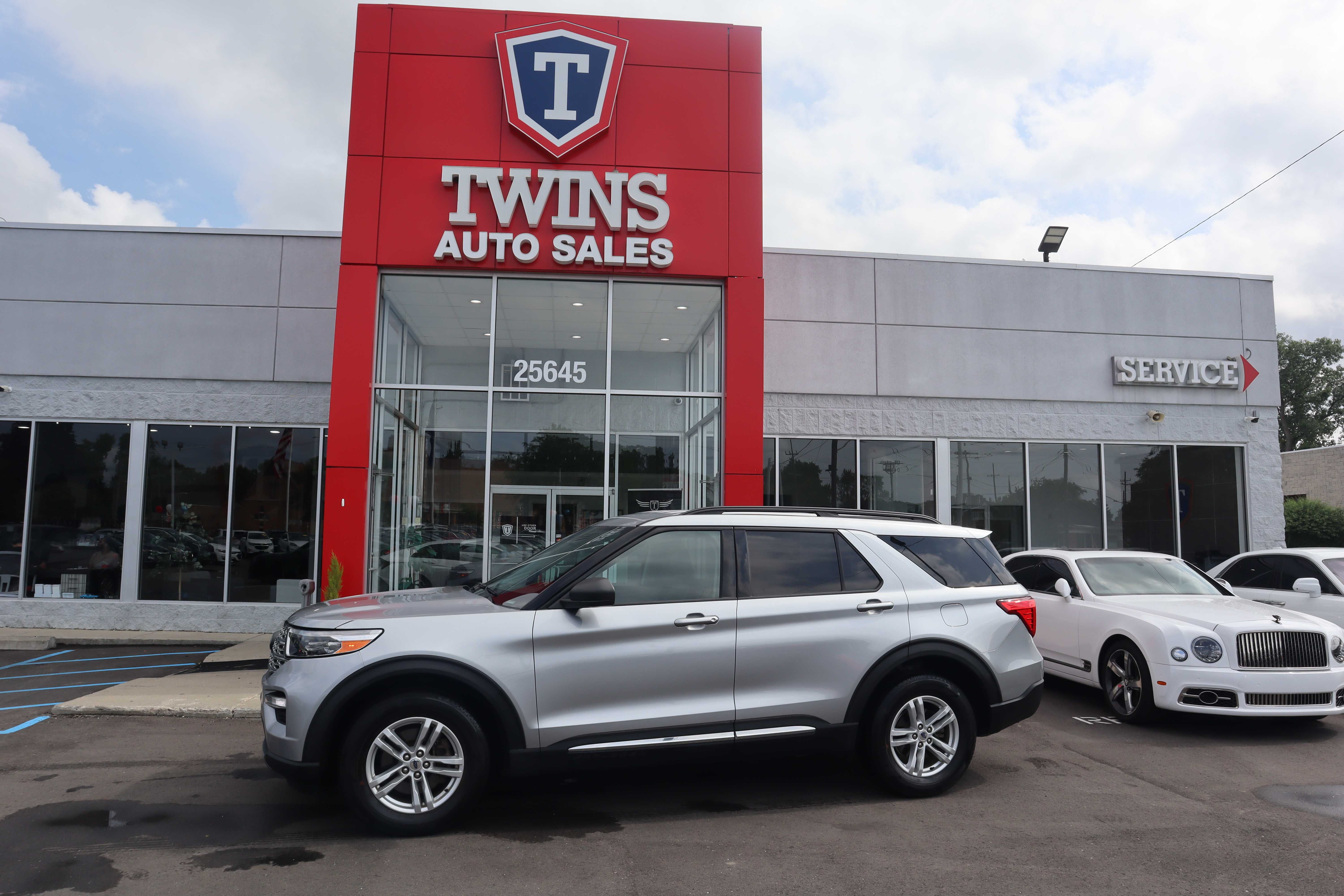 SILVER, 2022 FORD EXPLORER Image 