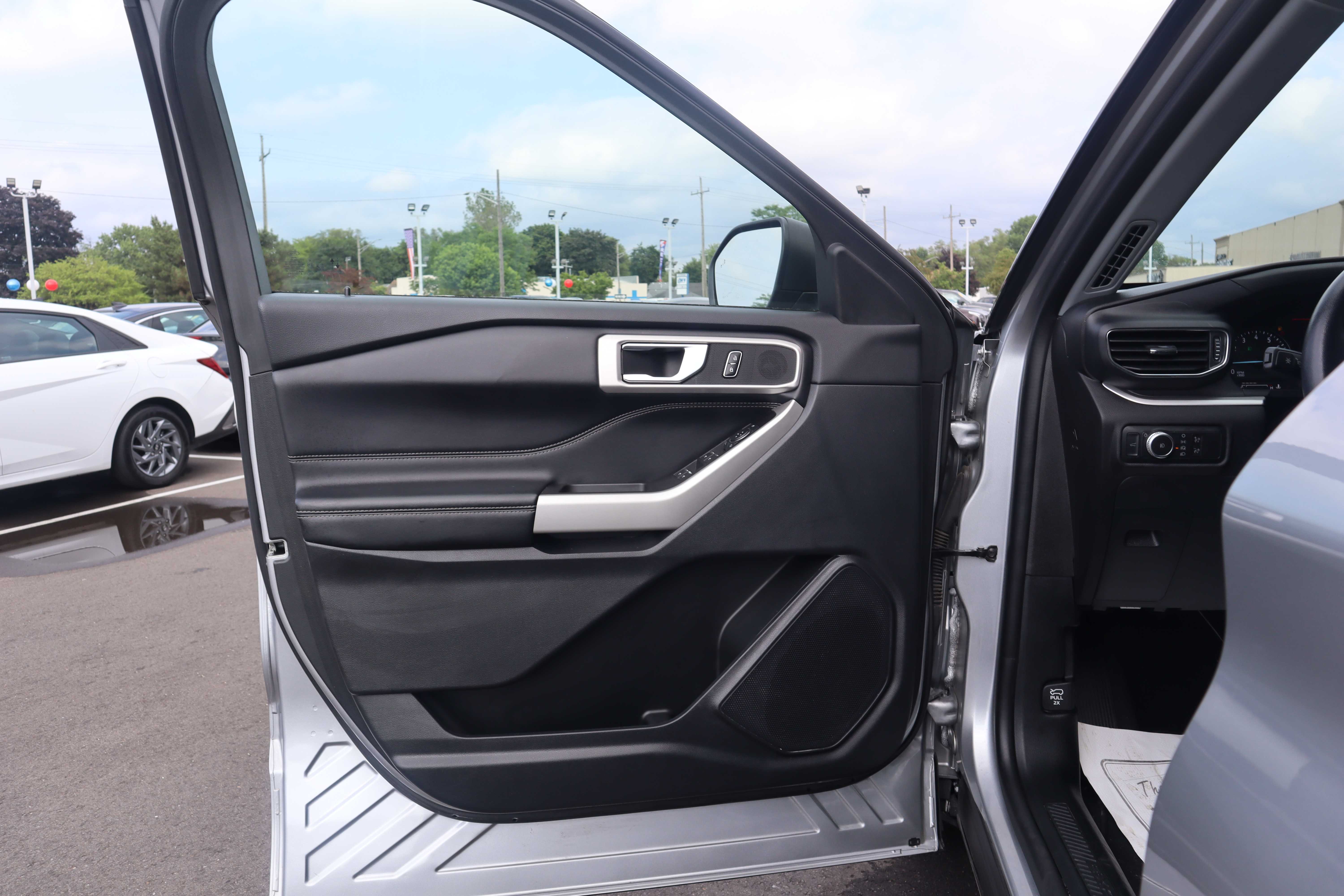 SILVER, 2022 FORD EXPLORER Thumnail Image 9