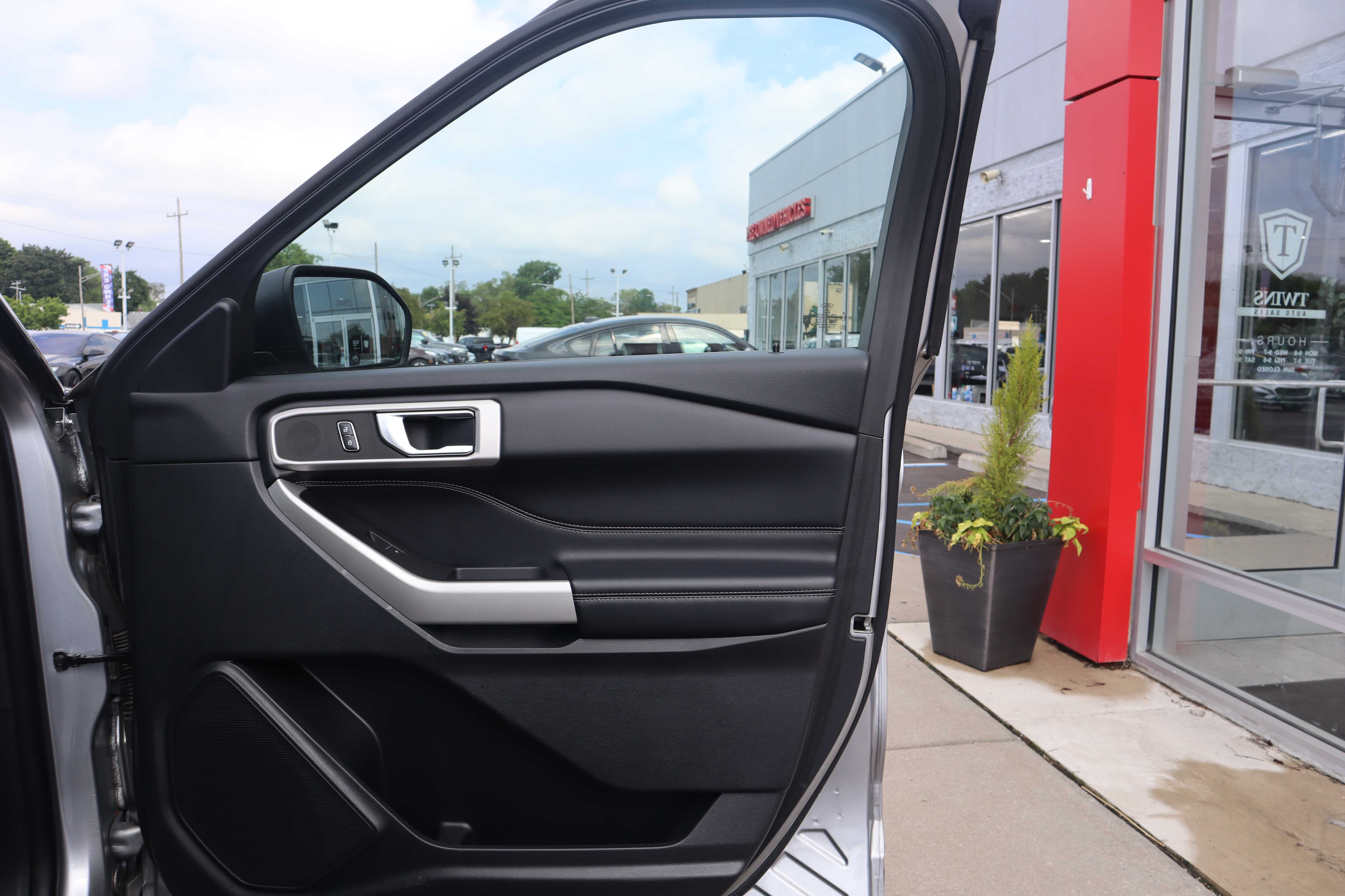 SILVER, 2022 FORD EXPLORER Thumnail Image 19