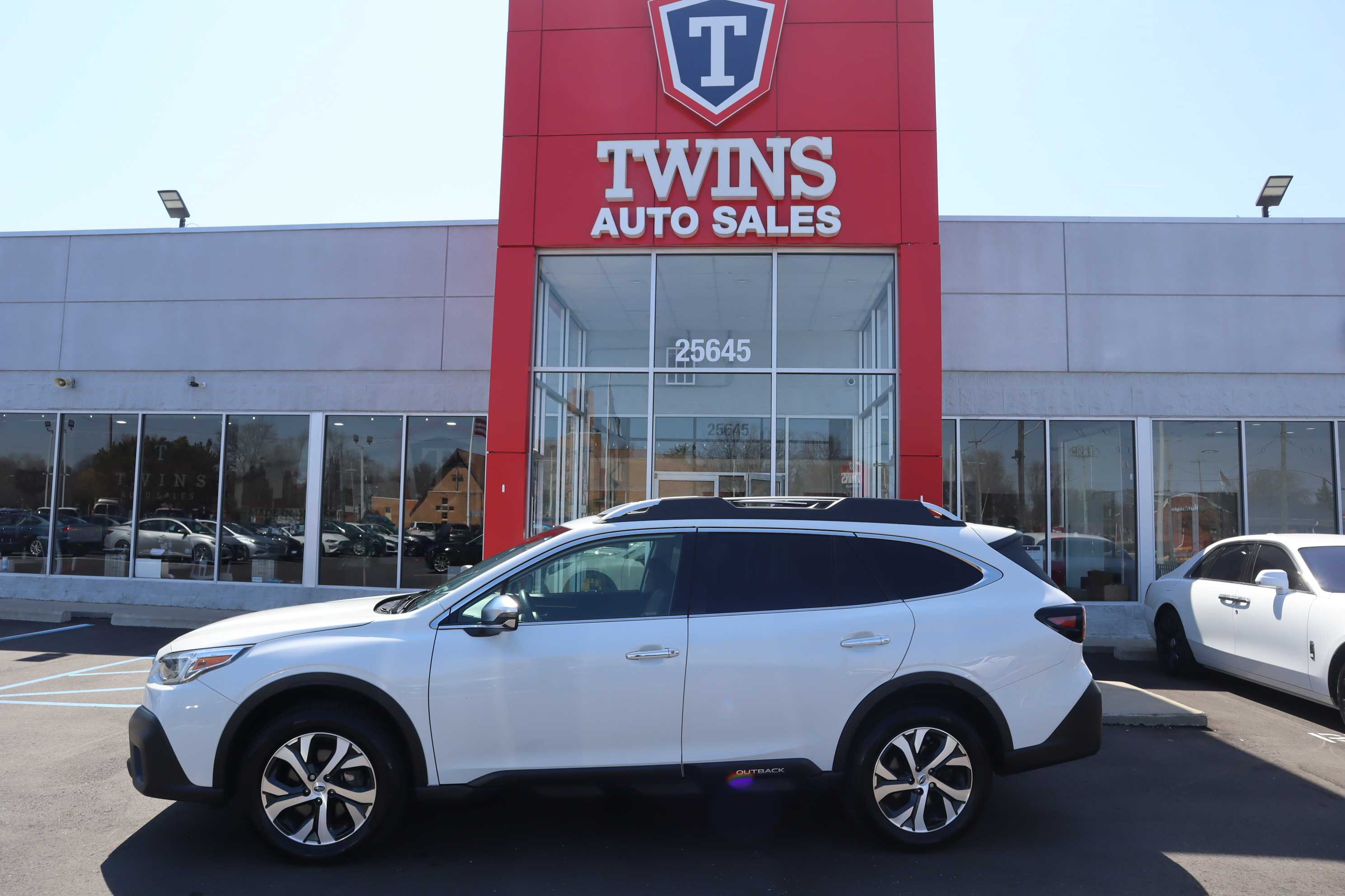 WHITE, 2022 SUBARU OUTBACK Thumnail Image 2
