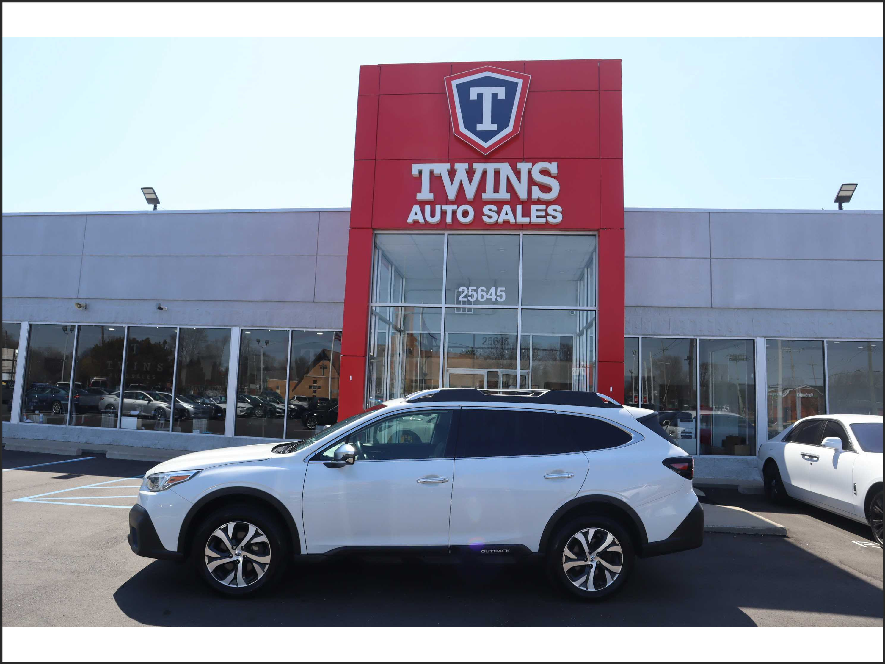 WHITE, 2022 SUBARU OUTBACK Image 