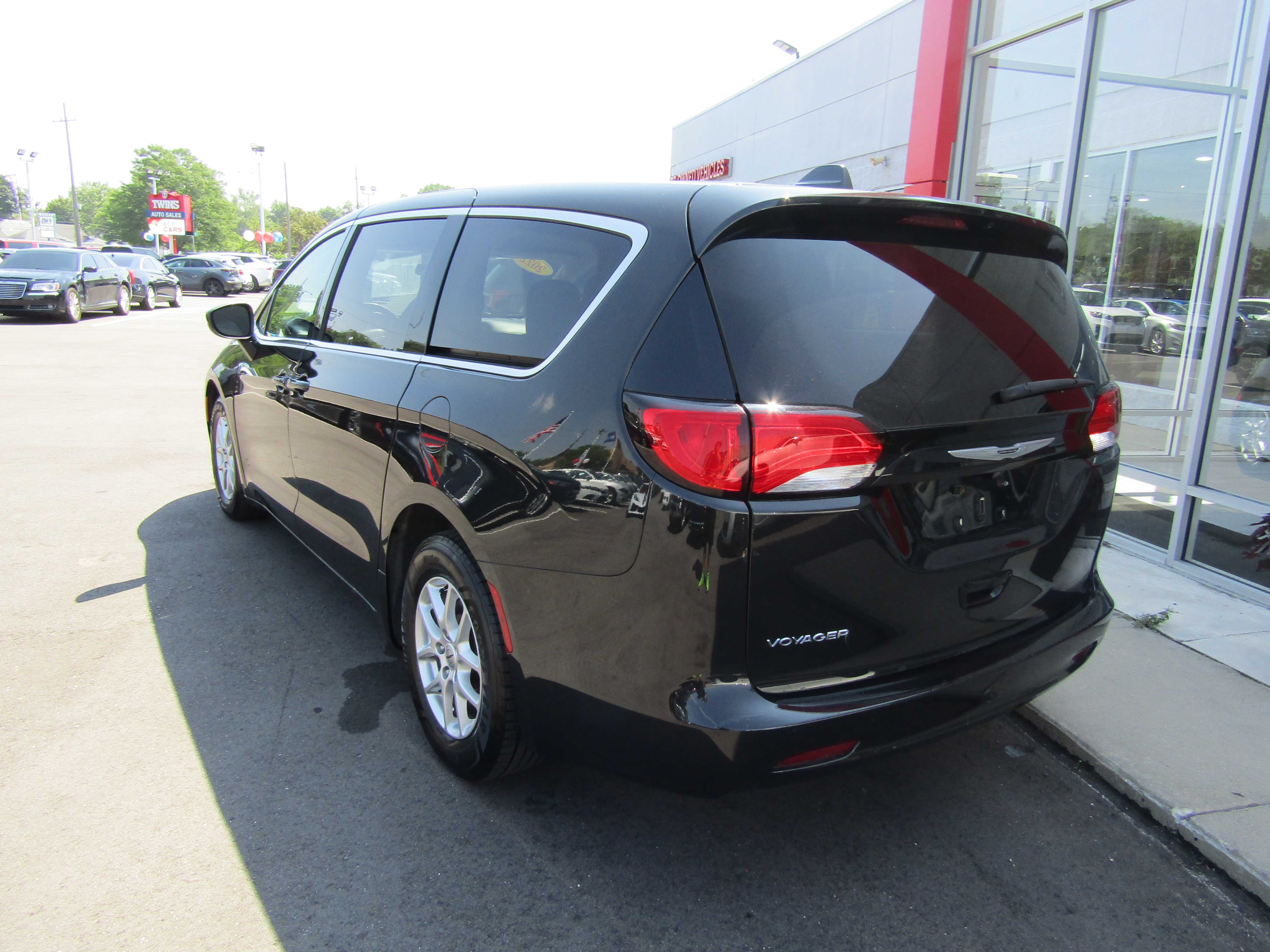 BLACK, 2022 CHRYSLER VOYAGER Thumnail Image 3